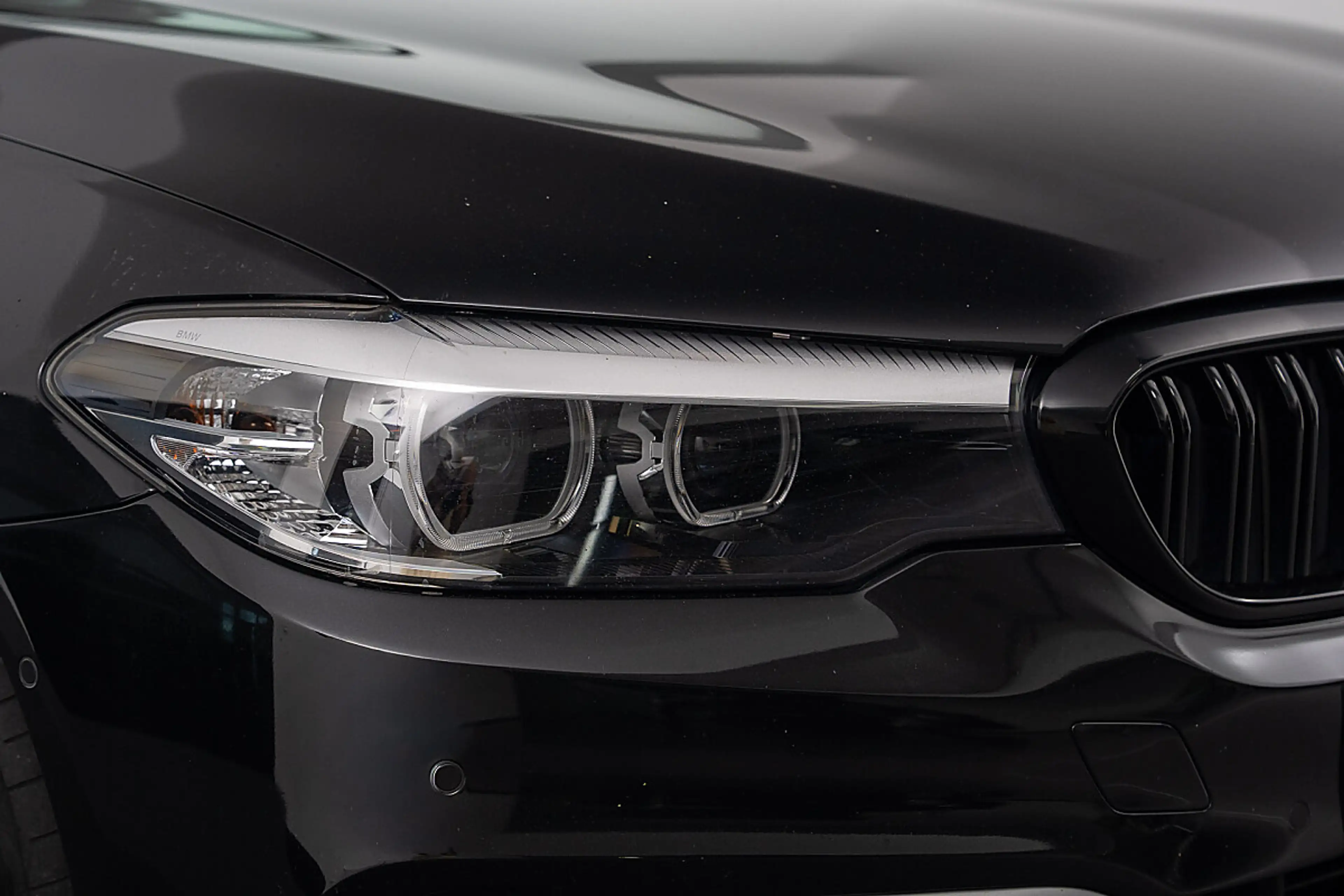 BMW 520 d Touring Aut.*AHK*STANDHEIZUNG*VOLL-LED* — photo 8
