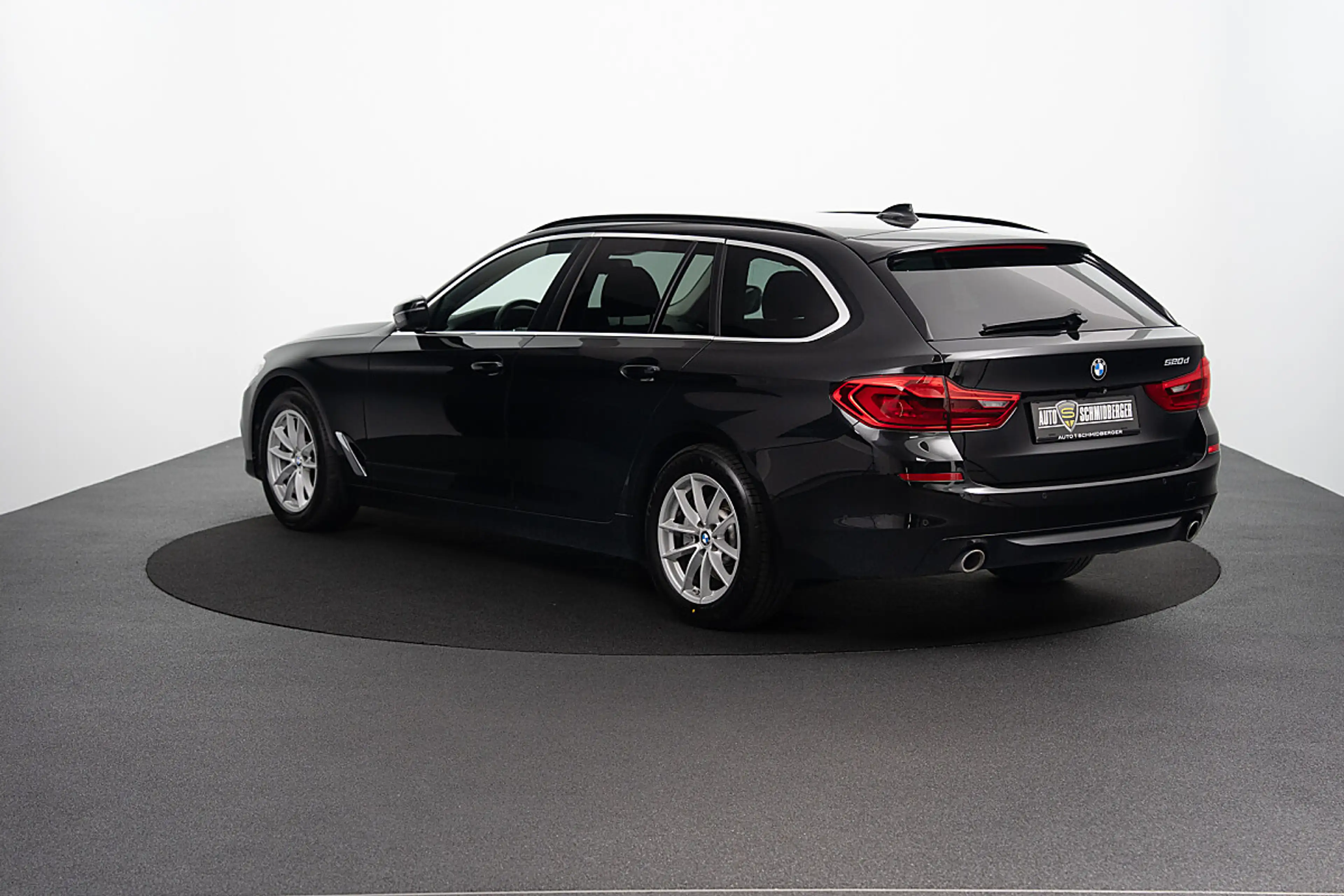 BMW 520 d Touring Aut.*AHK*STANDHEIZUNG*VOLL-LED* — photo 3