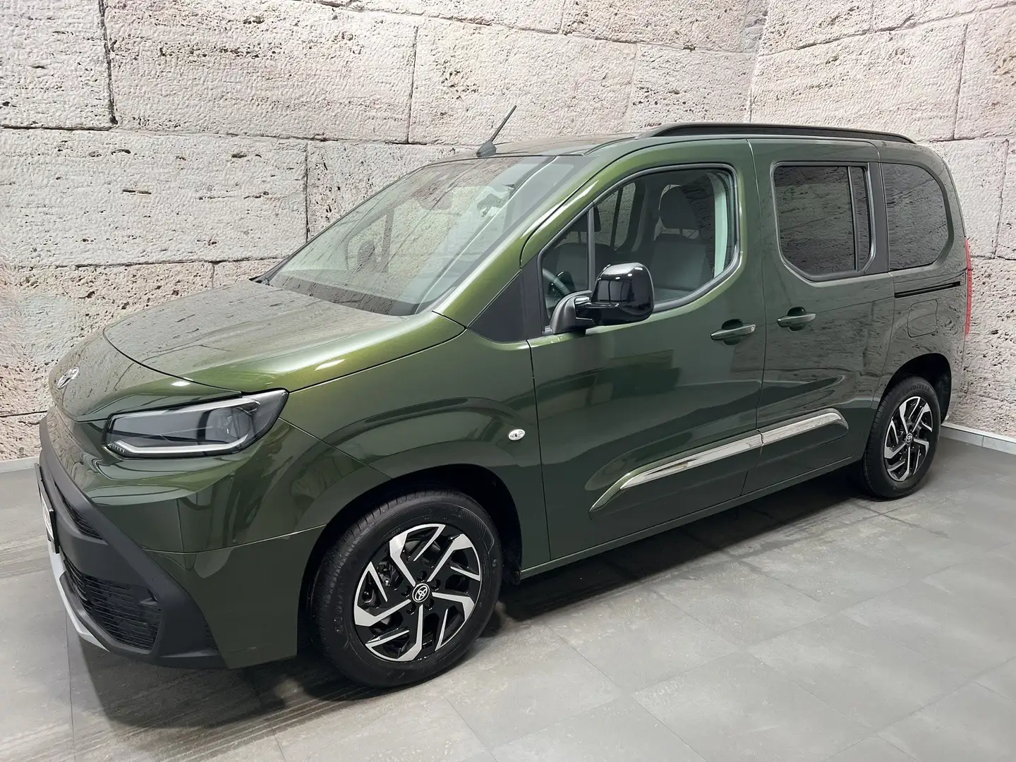 Toyota Proace City Verso 1,2 Benzin L1 Family Grün - 2