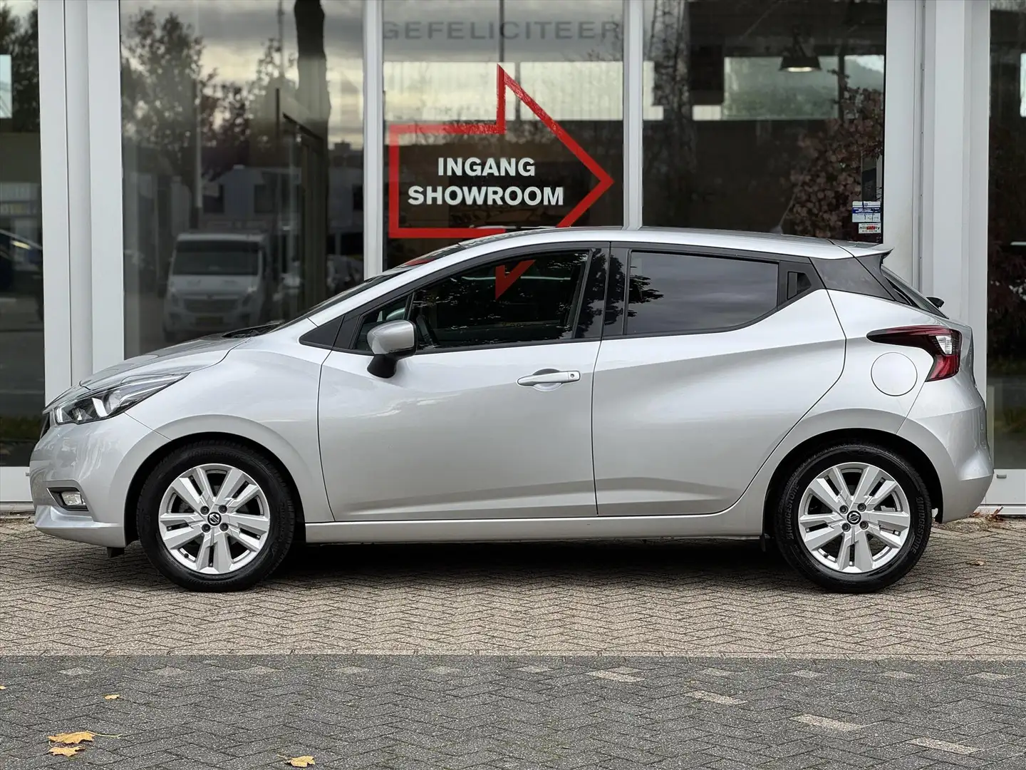 Nissan Micra 1.0 IG-T 100pk N-Connecta | Navigatie | Camera | A Grijs - 2