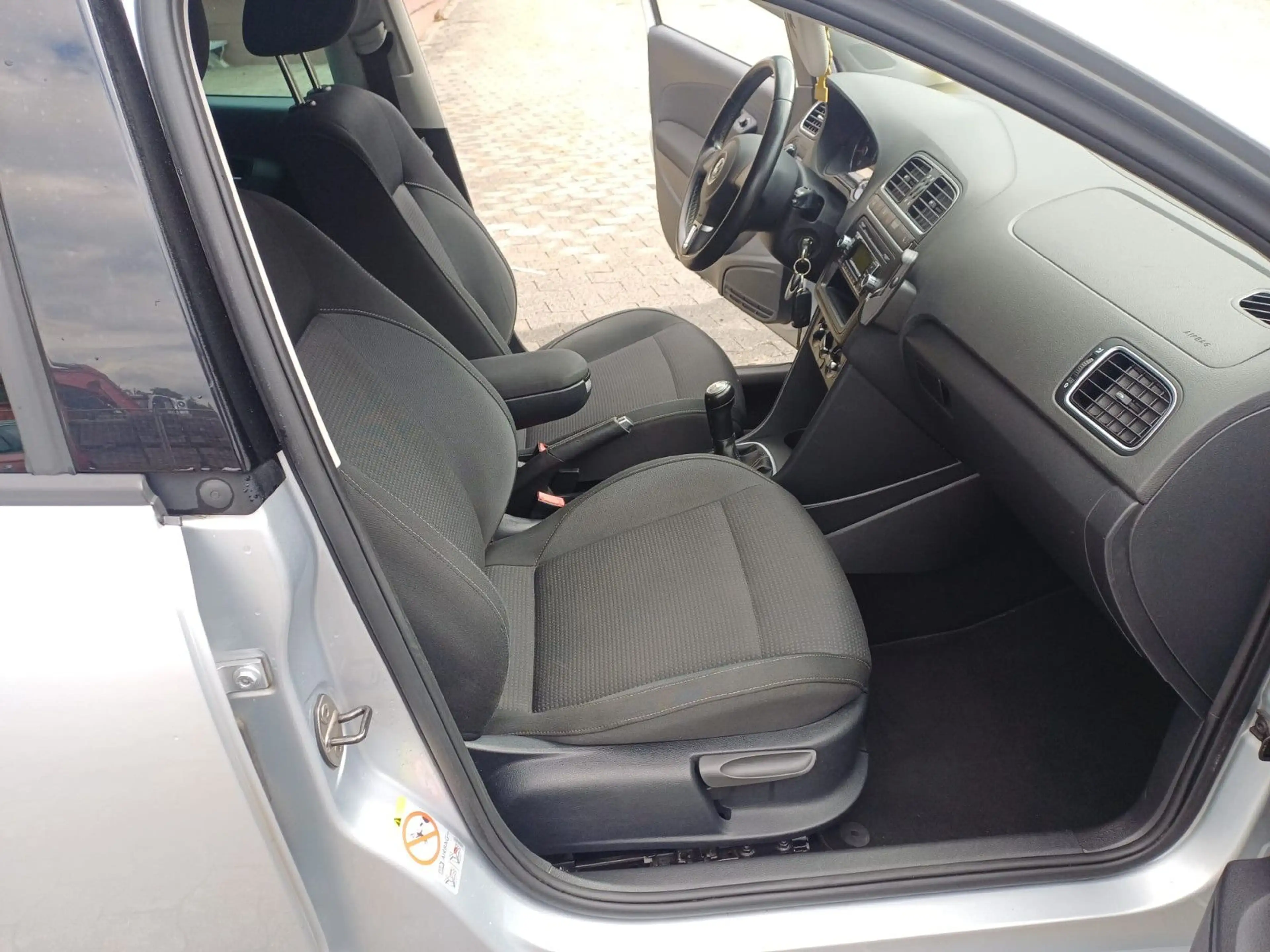 Volkswagen Polo V Team SHZ,TEMP,AHK.PDC,STEUERKETTE,NEU — photo 15