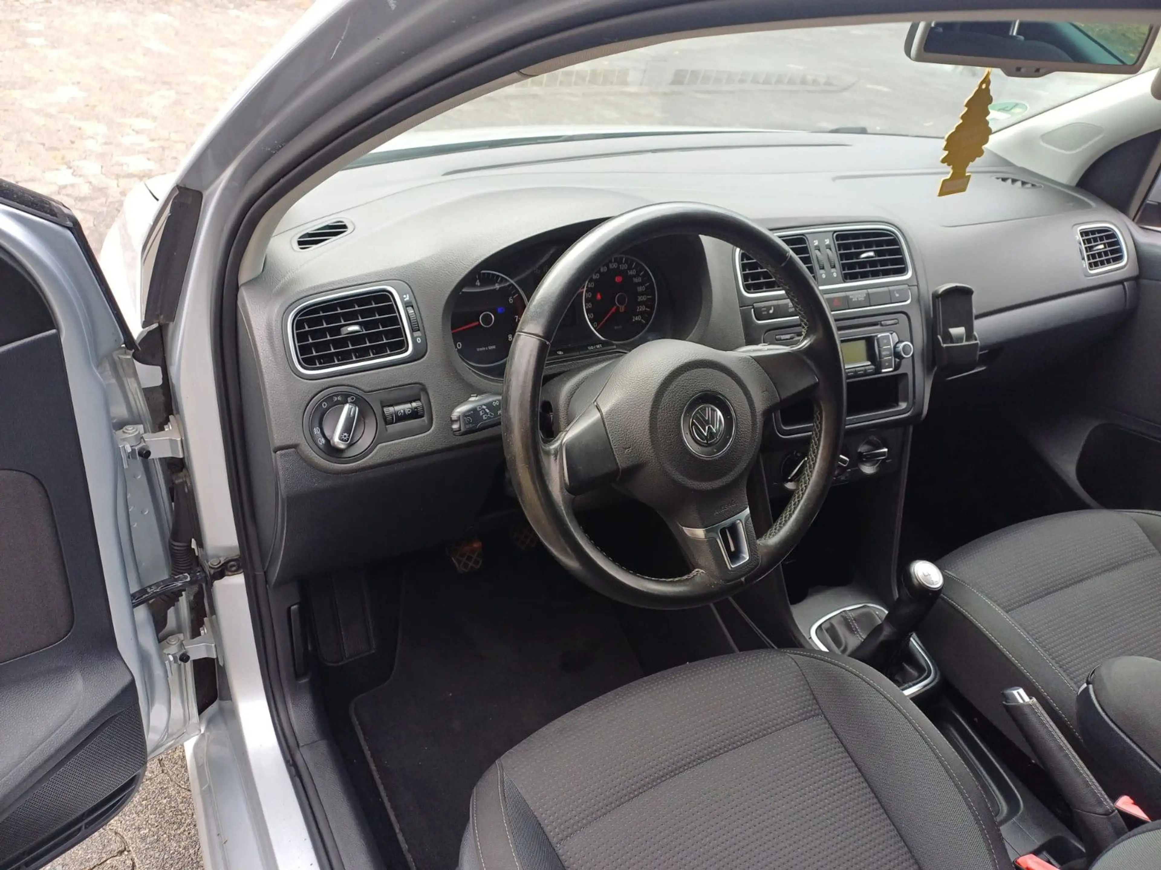 Volkswagen Polo V Team SHZ,TEMP,AHK.PDC,STEUERKETTE,NEU — photo 10