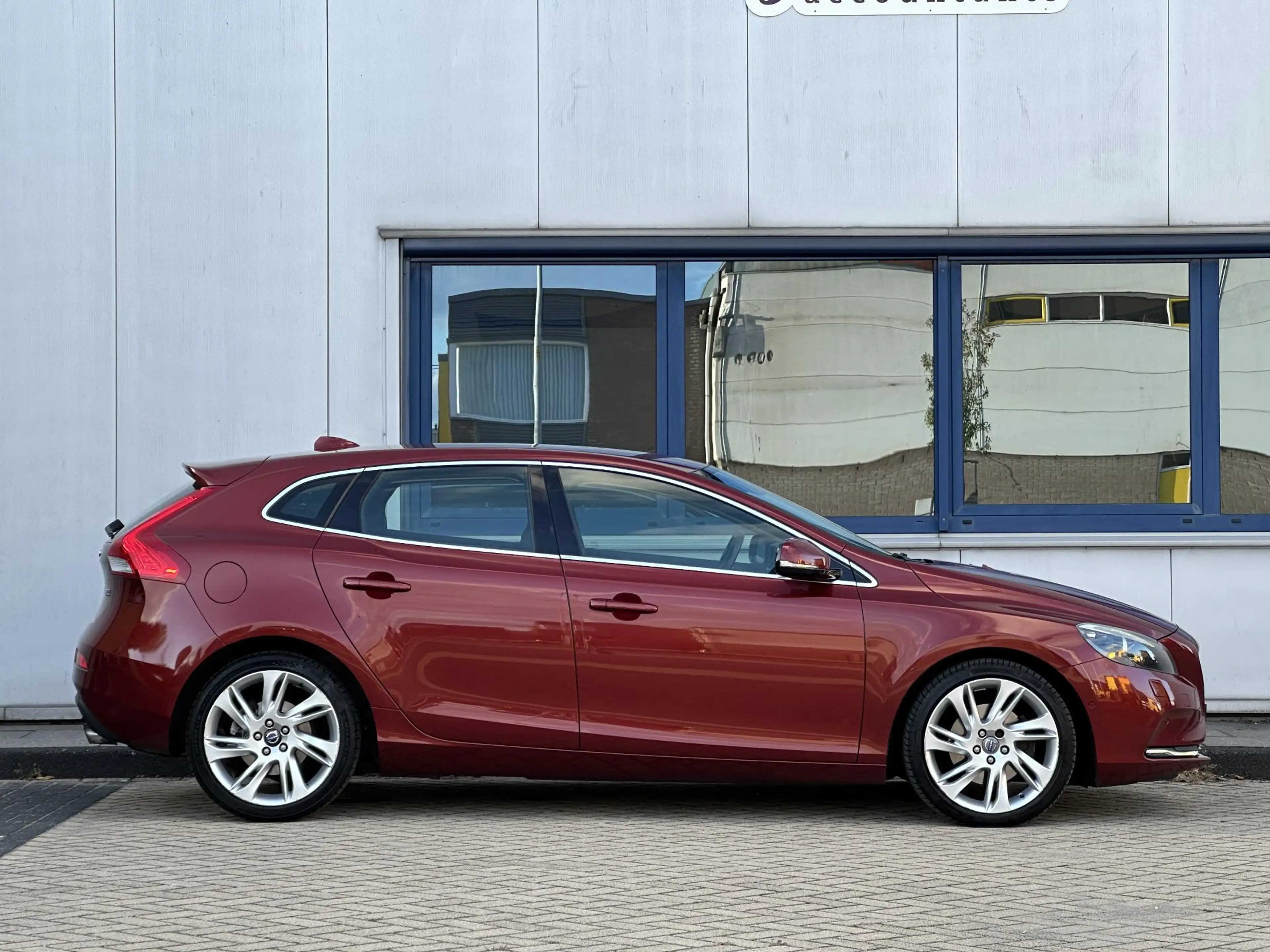 Volvo V40 1.6 T4 Momentum — photo 5