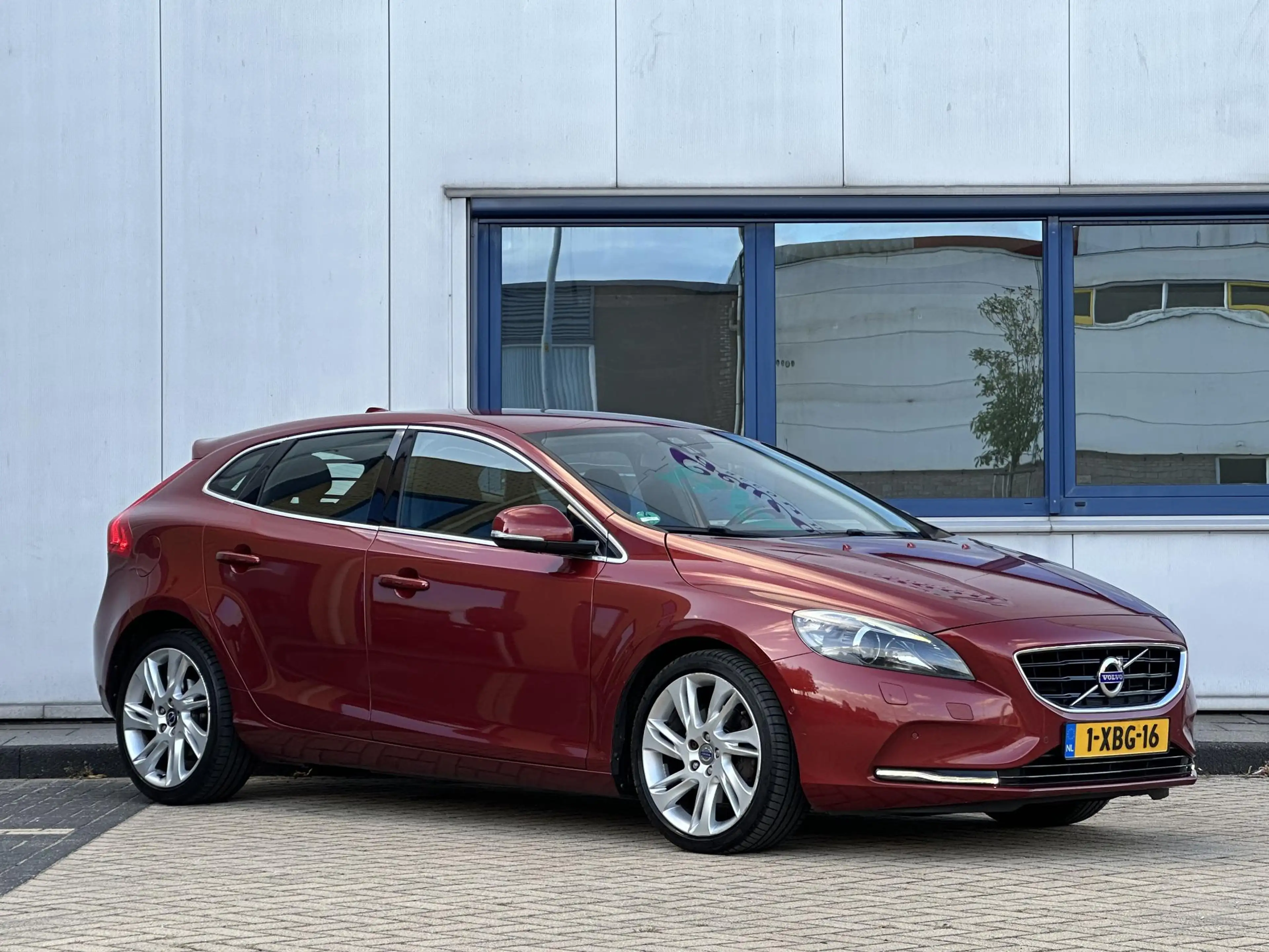 Volvo V40 1.6 T4 Momentum — photo 7