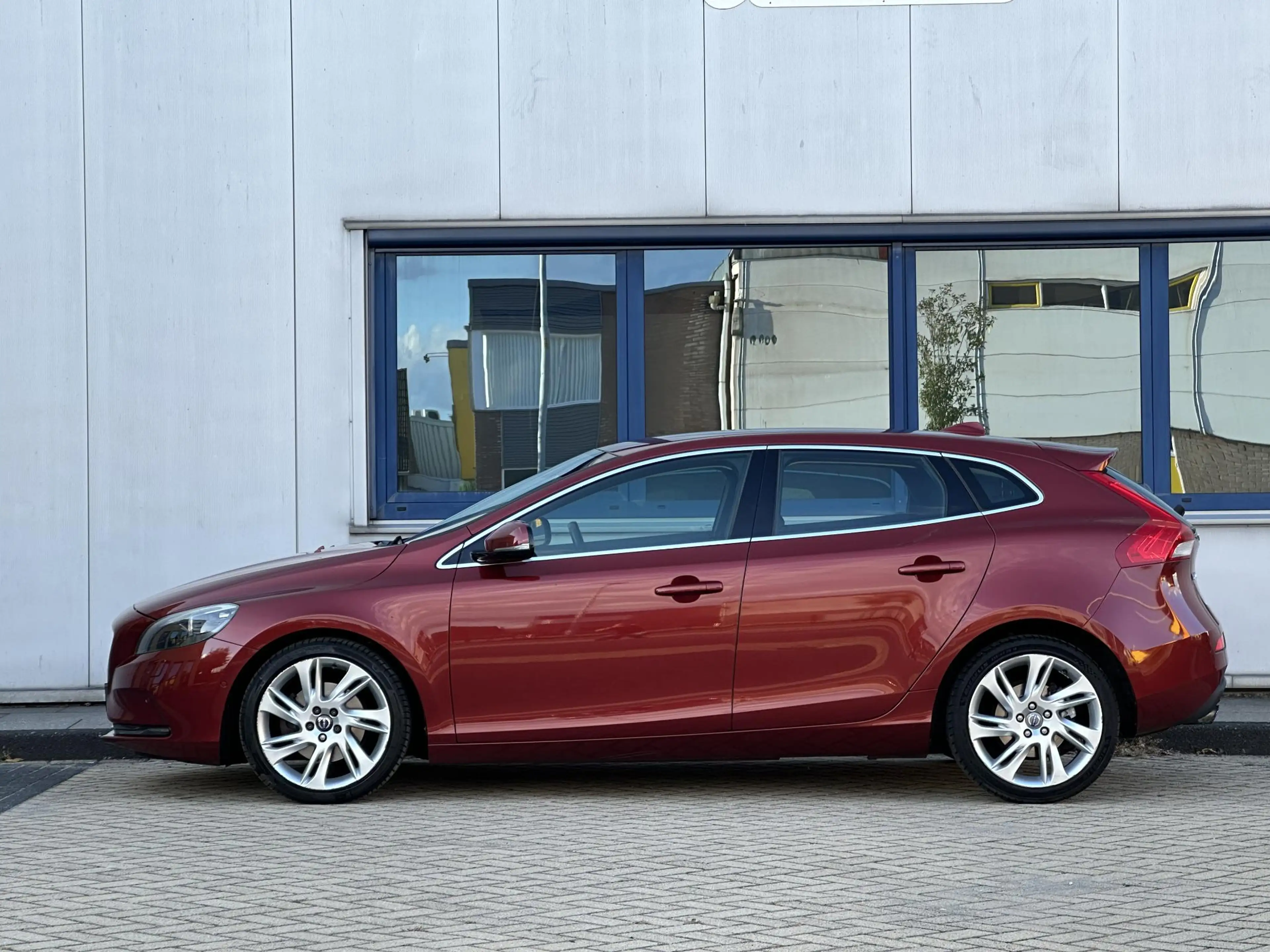 Volvo V40 1.6 T4 Momentum — photo 4