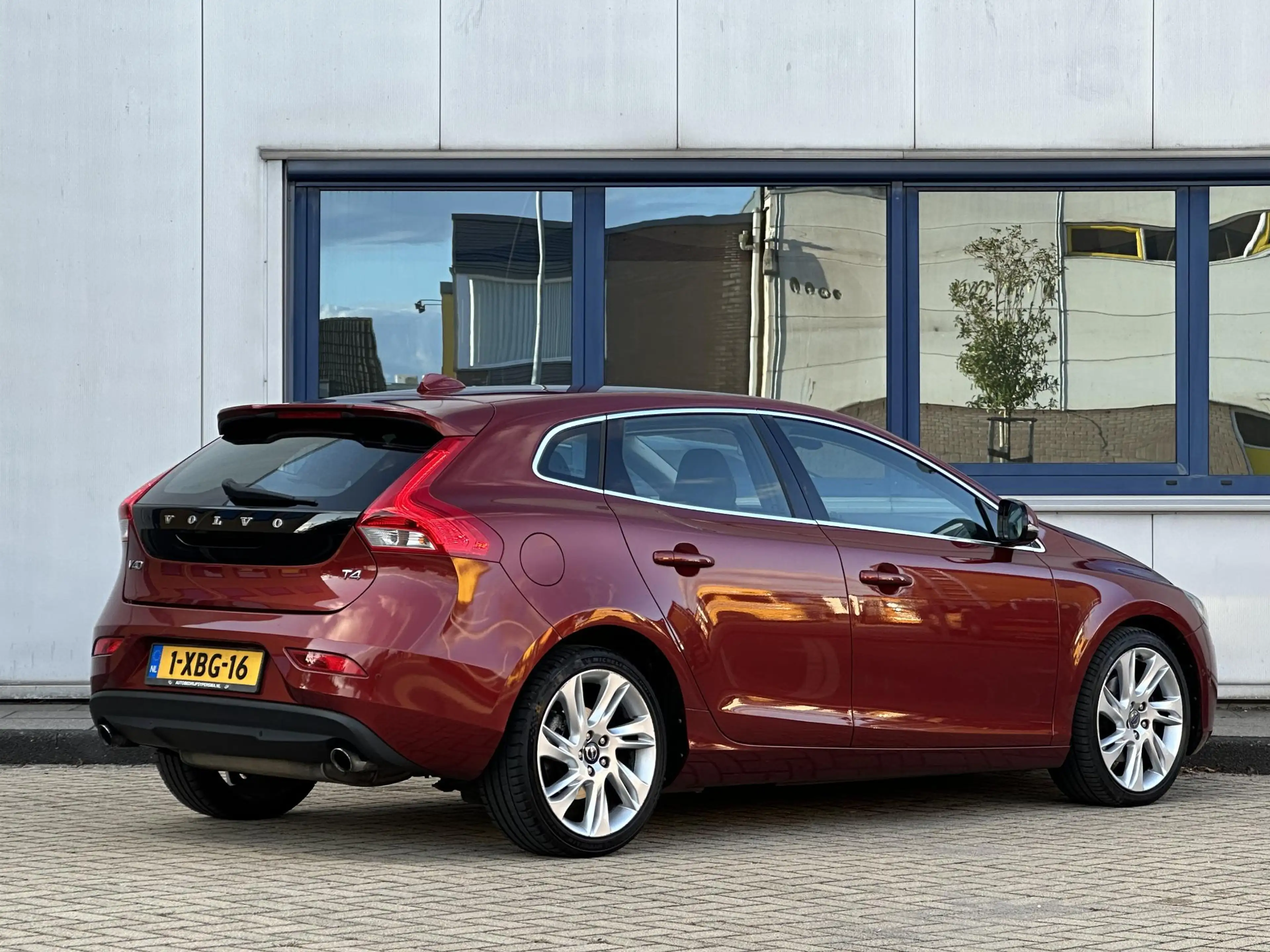 Volvo V40 1.6 T4 Momentum — photo 6