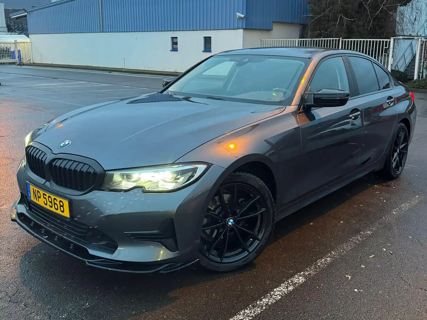 BMW 318 318d Aut. Sport Line Gris - 1