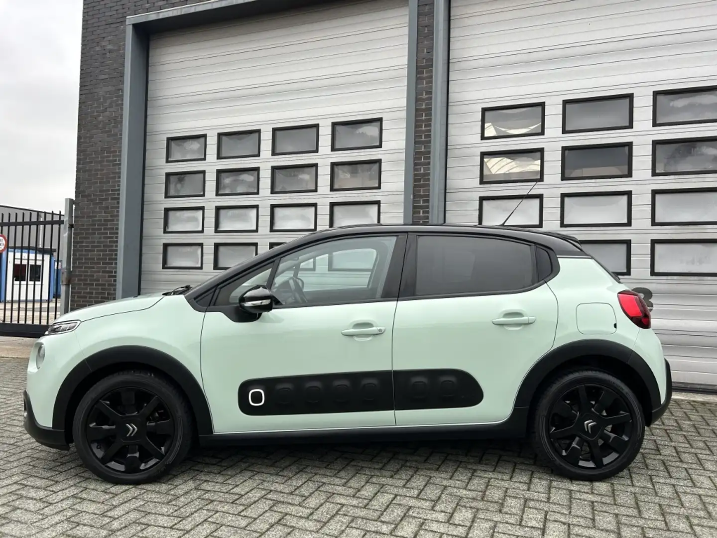 Citroen C3 1.2 PureTech Shine Camera Uniek! NAP Vert - 2