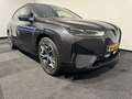 BMW iX xDrive40 High Ex. Grijs - thumbnail 1