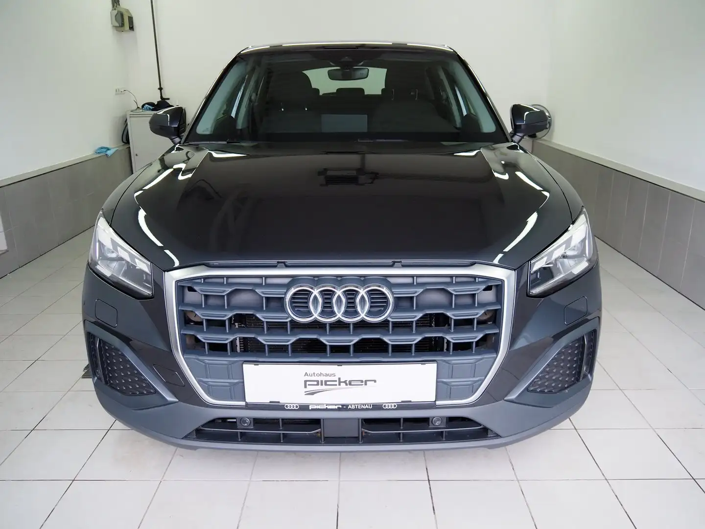 Audi Q2 30 TFSI intense Grau - 2