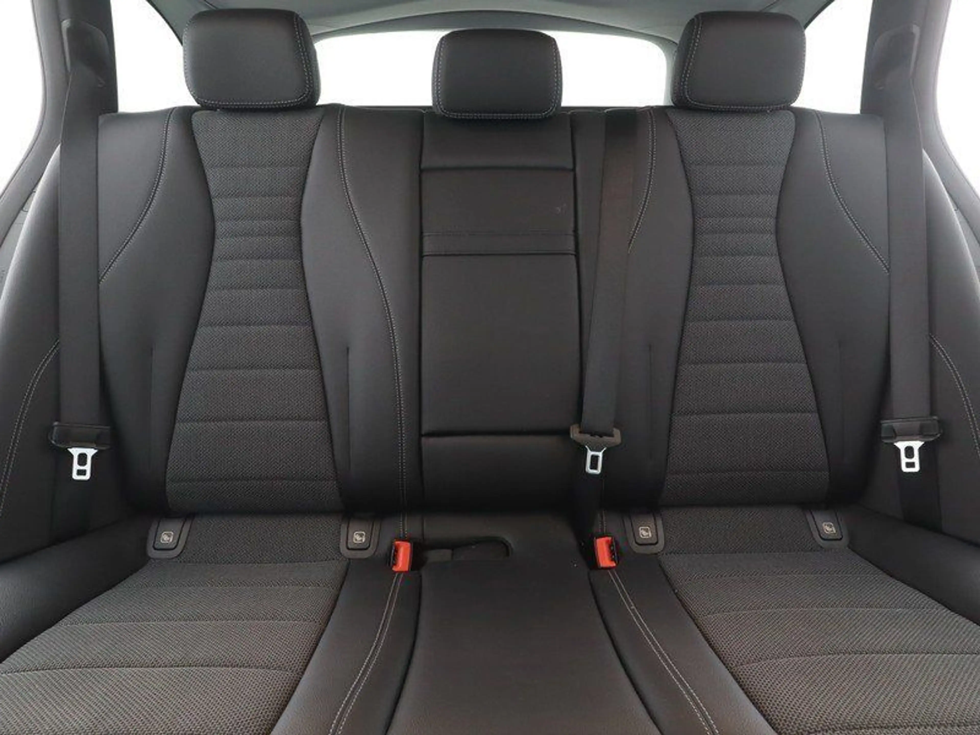 Mercedes-Benz E 220 T d AVA+LED+KAMERA+EASY-PACK+NAVI+SMART — photo 9