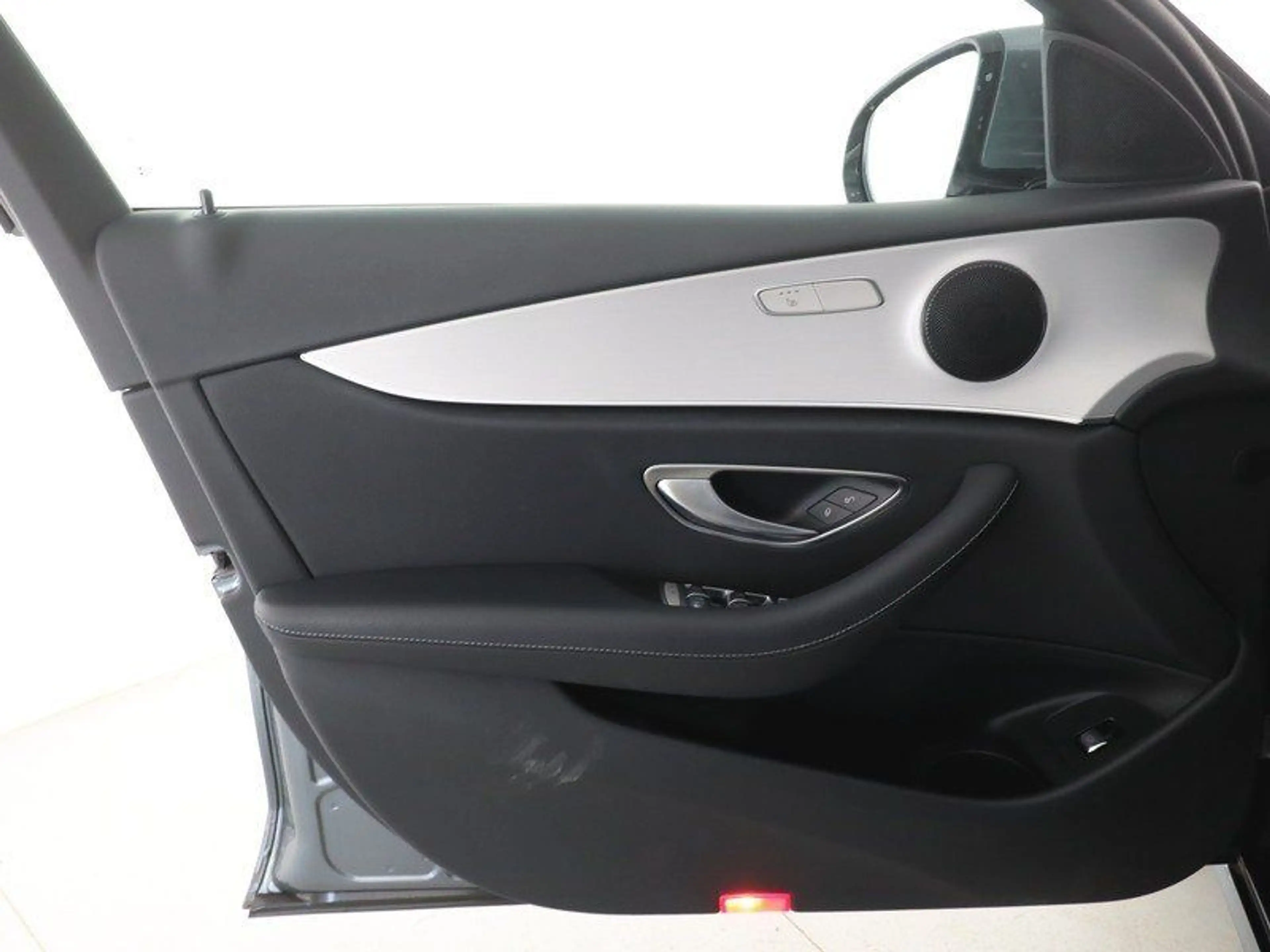 Mercedes-Benz E 220 T d AVA+LED+KAMERA+EASY-PACK+NAVI+SMART — photo 10