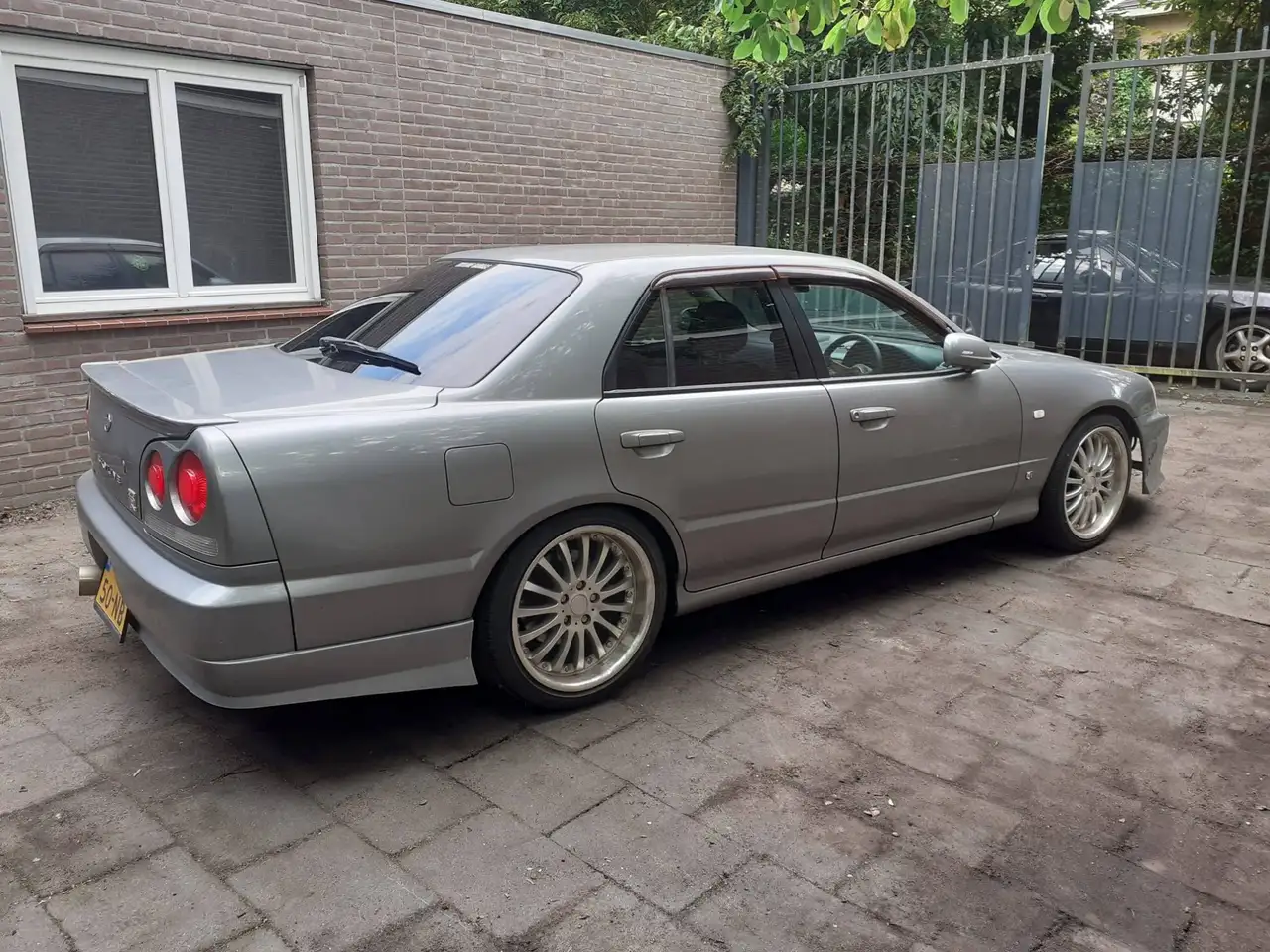 Nissan Skyline GT-V (RB25DE, Sedan), foto 6