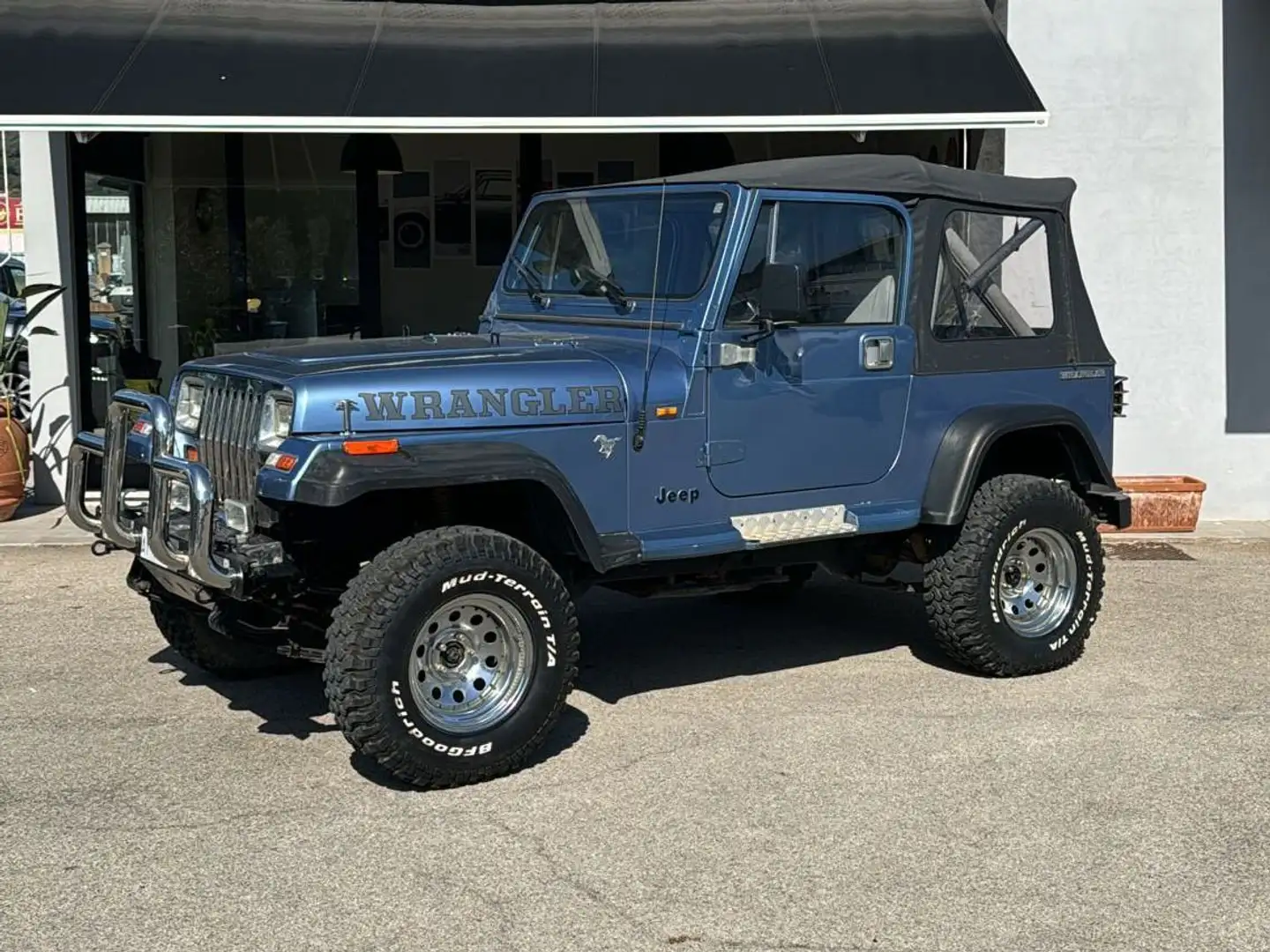 Jeep Wrangler - 1