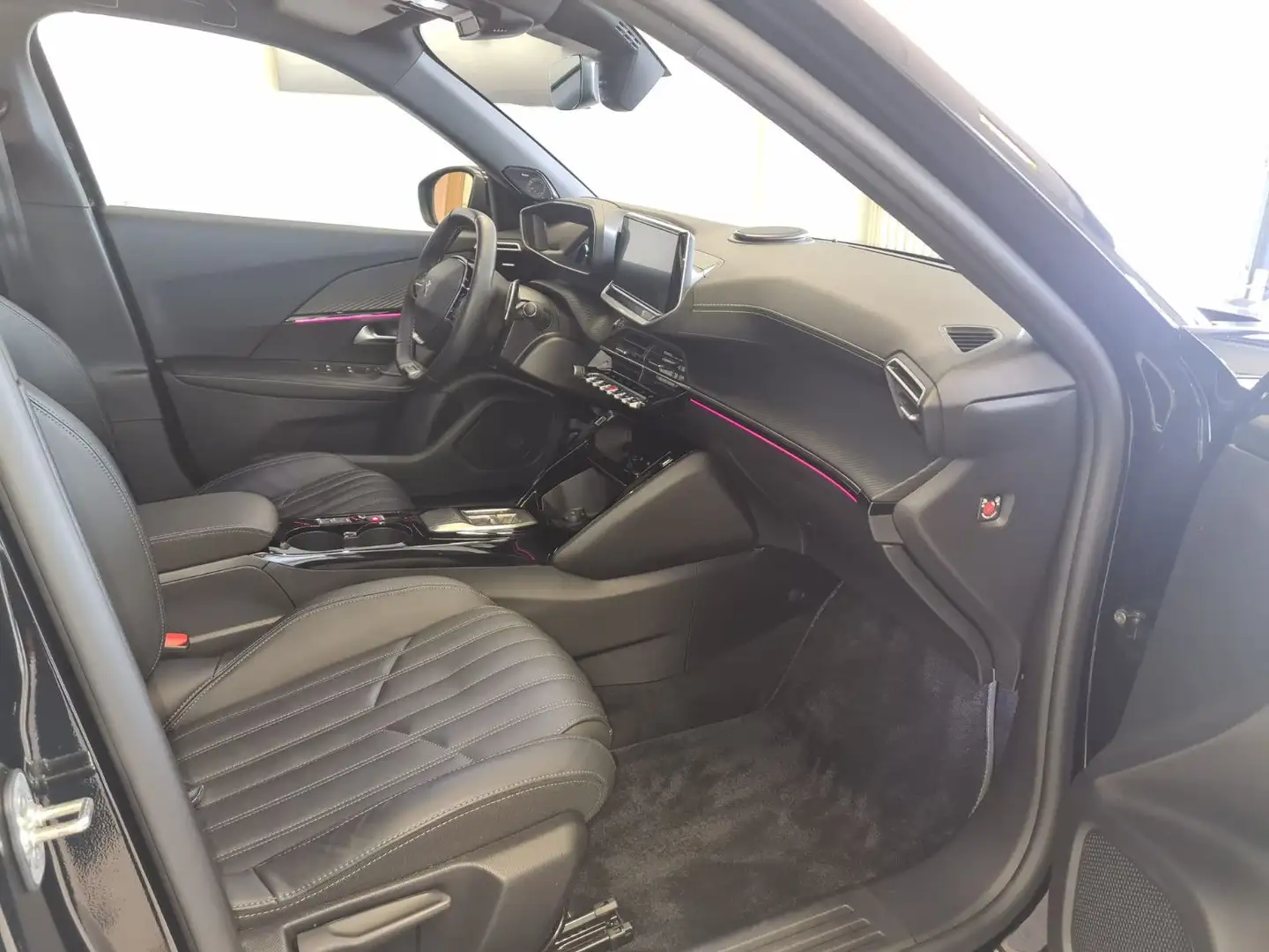 Peugeot 2008 GT / PANORAMADACH/DAB/LED/LEDER Negro - 2