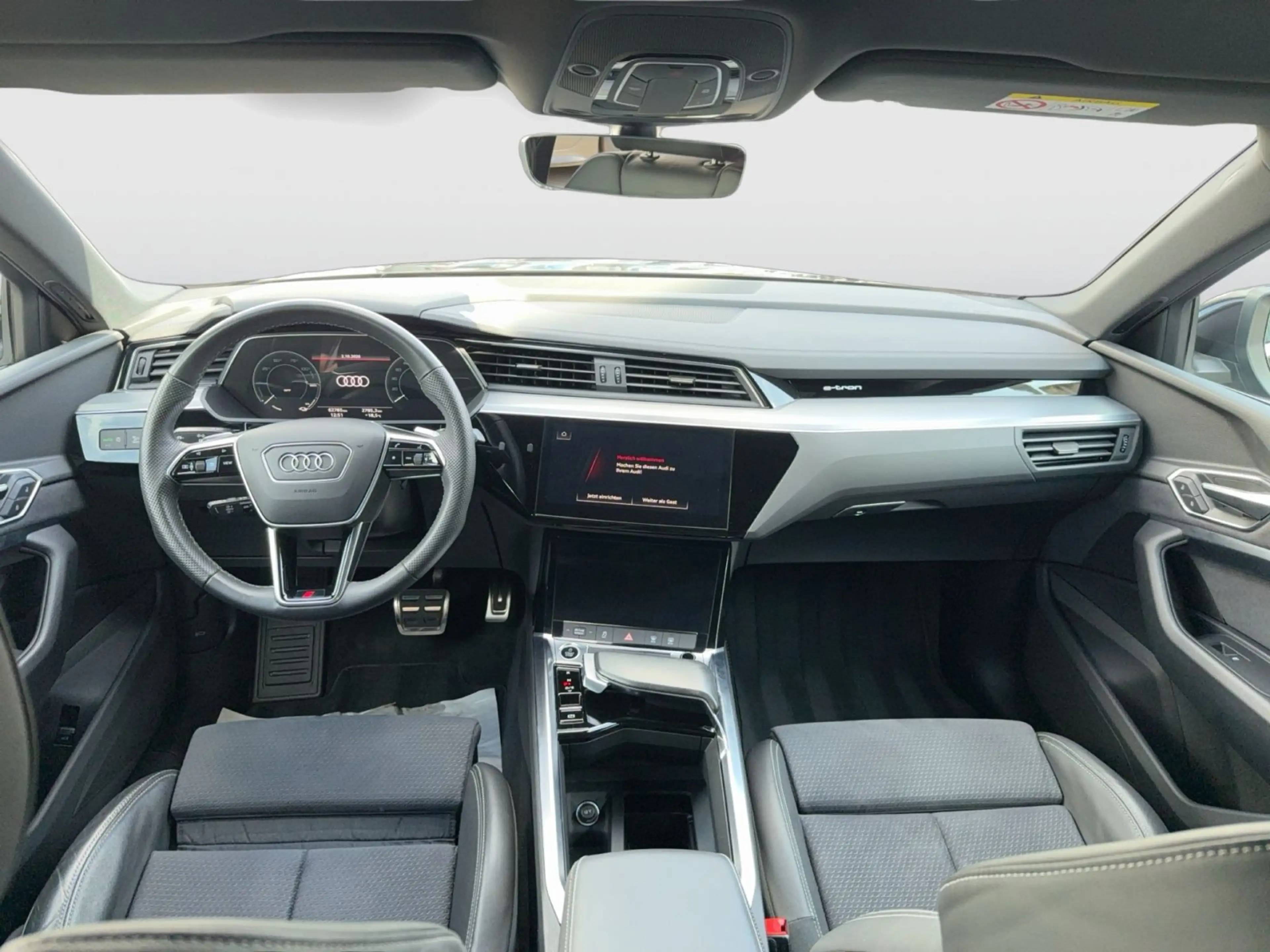 Audi Q8 e-tron 50 advanced AHK TOUR — photo 12