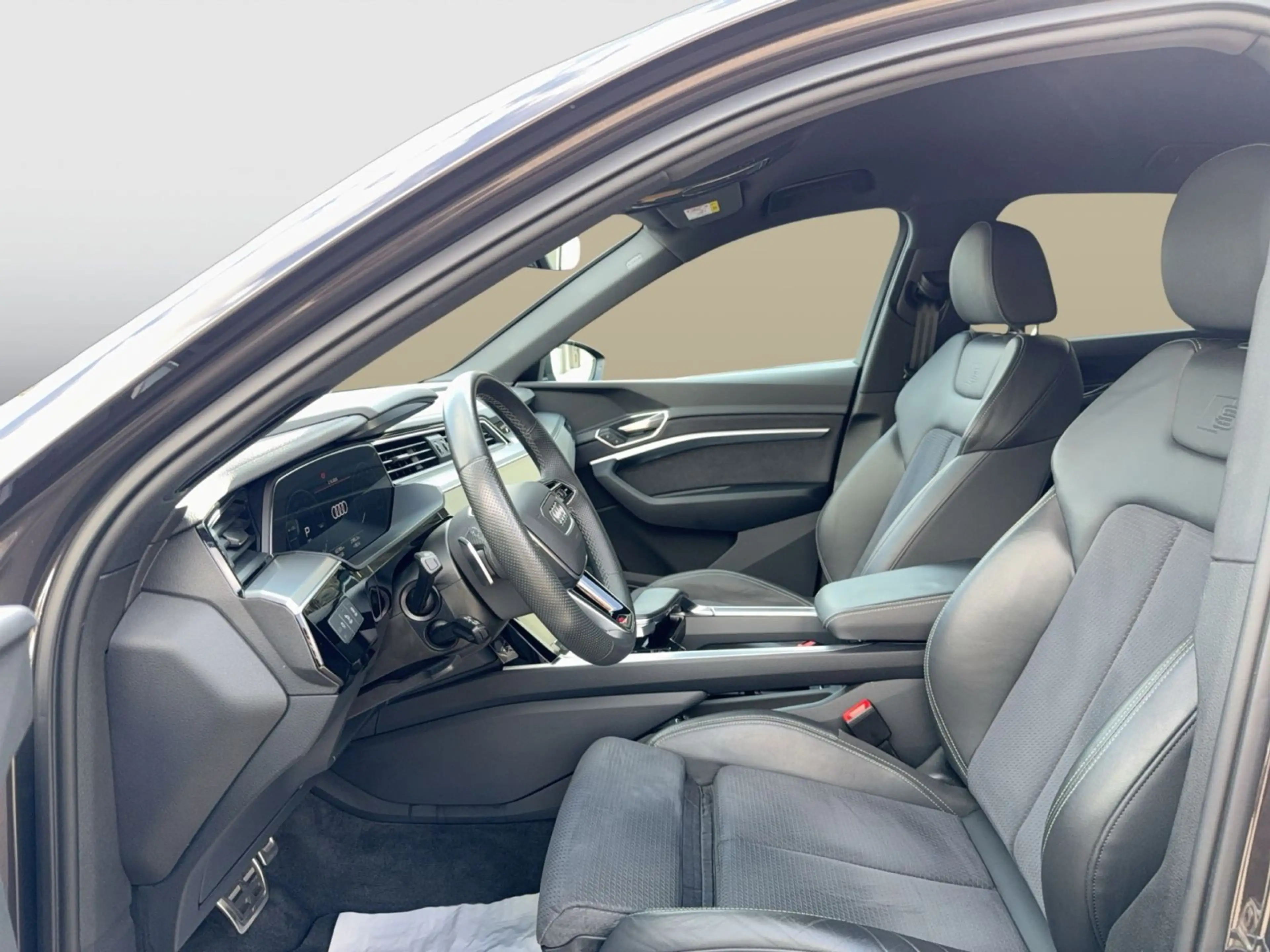 Audi Q8 e-tron 50 advanced AHK TOUR — photo 10