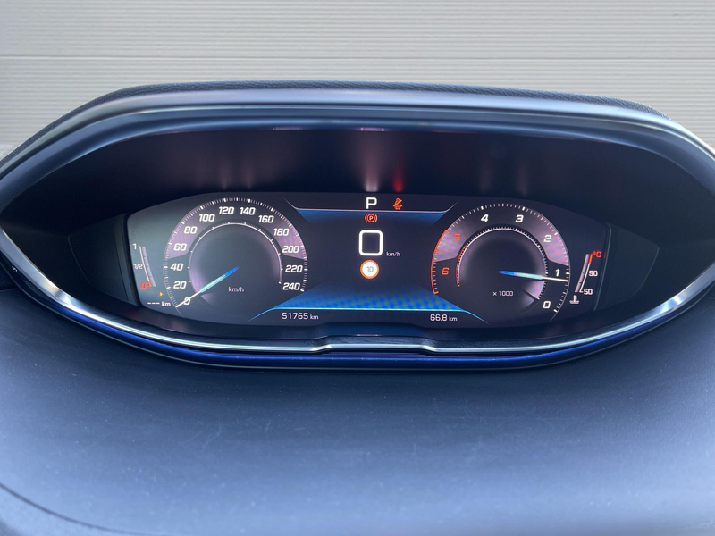 Peugeot 5008 1.5 Blue-HDI FAP Allure Pack AT 7-Si+Navi+R-Kam+ — photo 14
