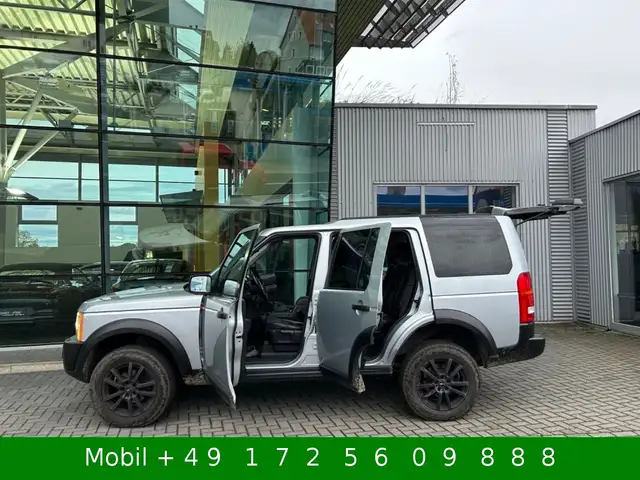 Land Rover Discovery 3 view 14
