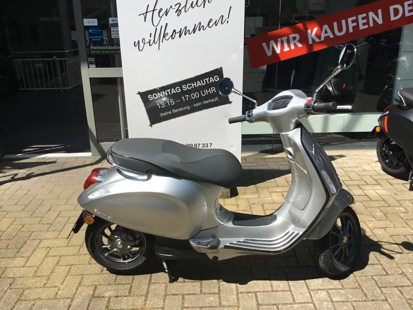 Vespa Elettrica 70 km/h Sonder Aktion 1x auf Lager! Gris - 2