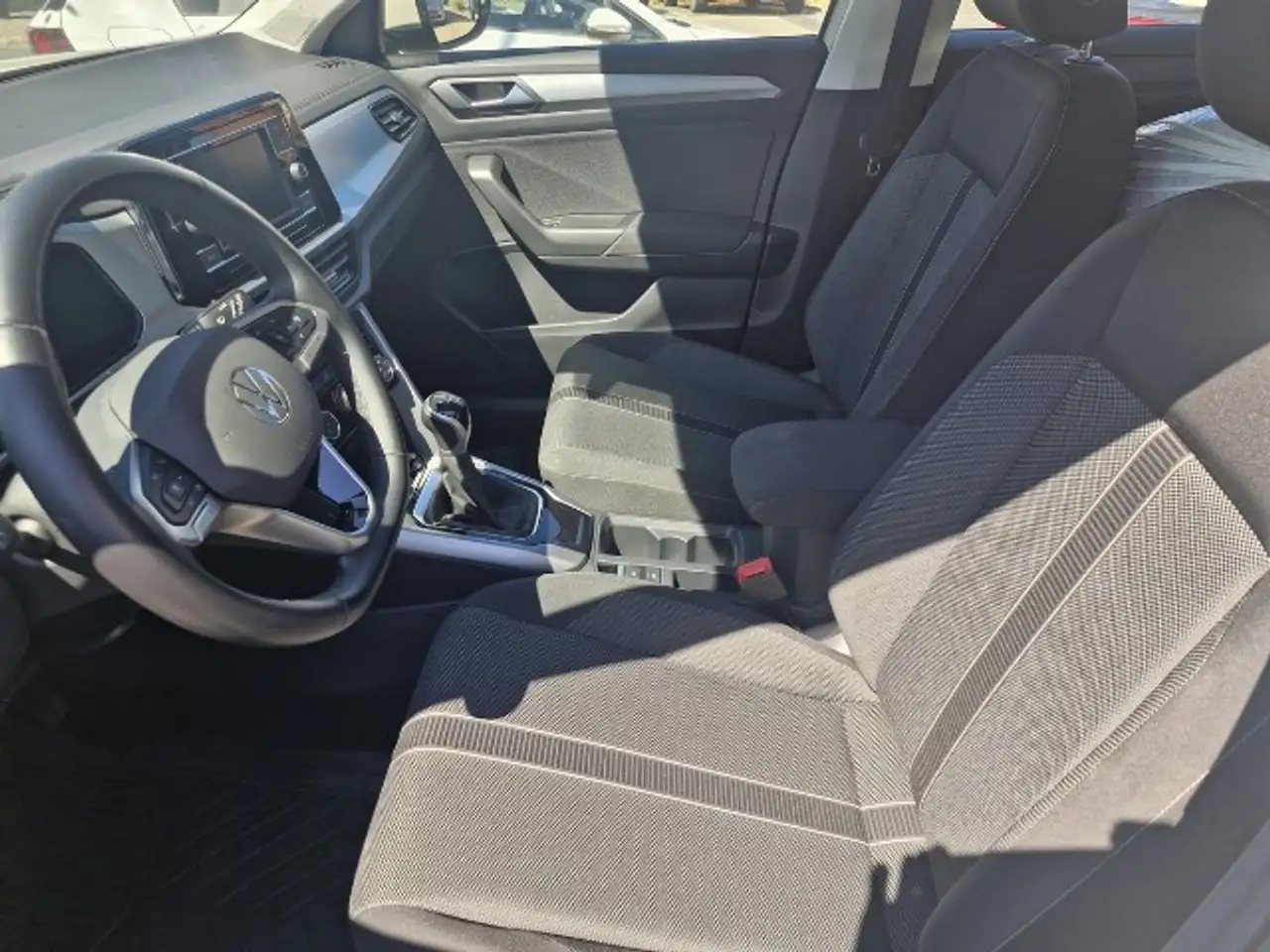 Volkswagen T-Roc 1,5 TSI Life 8-fach bereift Kamera — photo 5