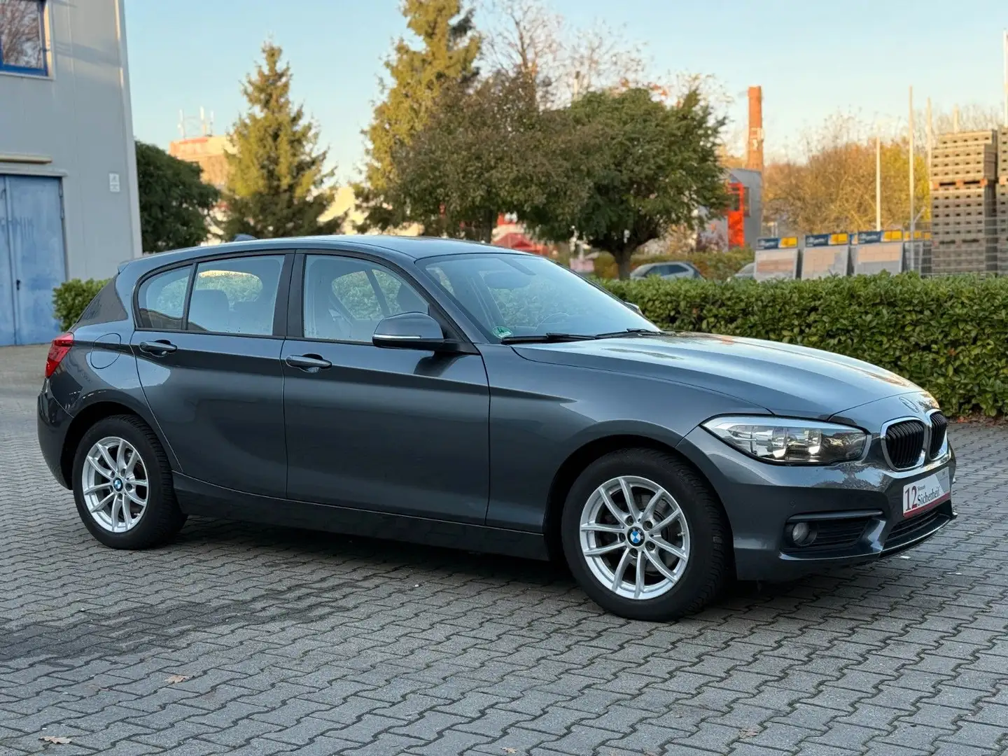 BMW 116 i Advantage *Garantie *Navi *Hu Neu Gris - 1