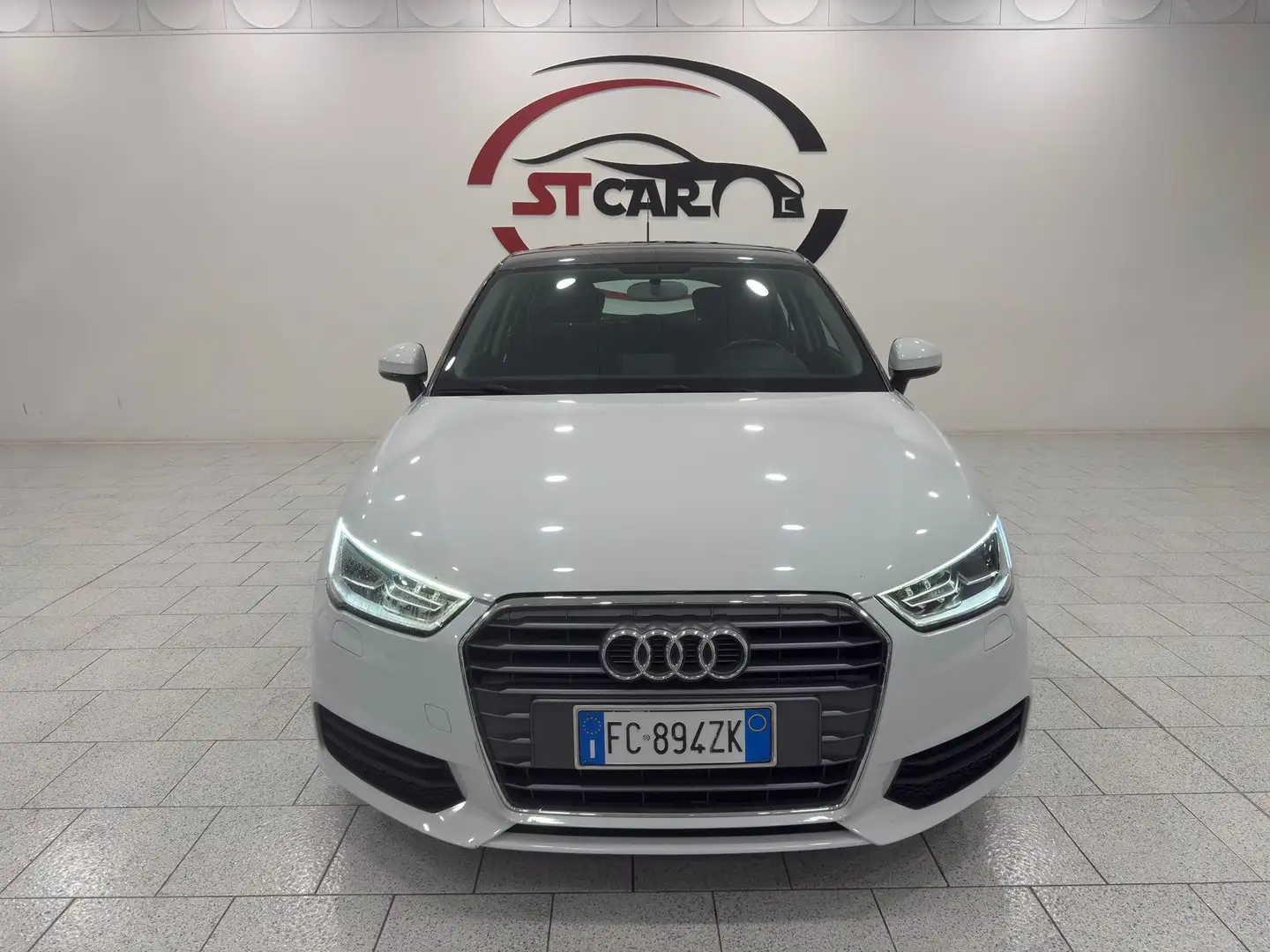 Audi A1 Sportback 1.6 tdi Metal Plus 116cv Blanc - 2