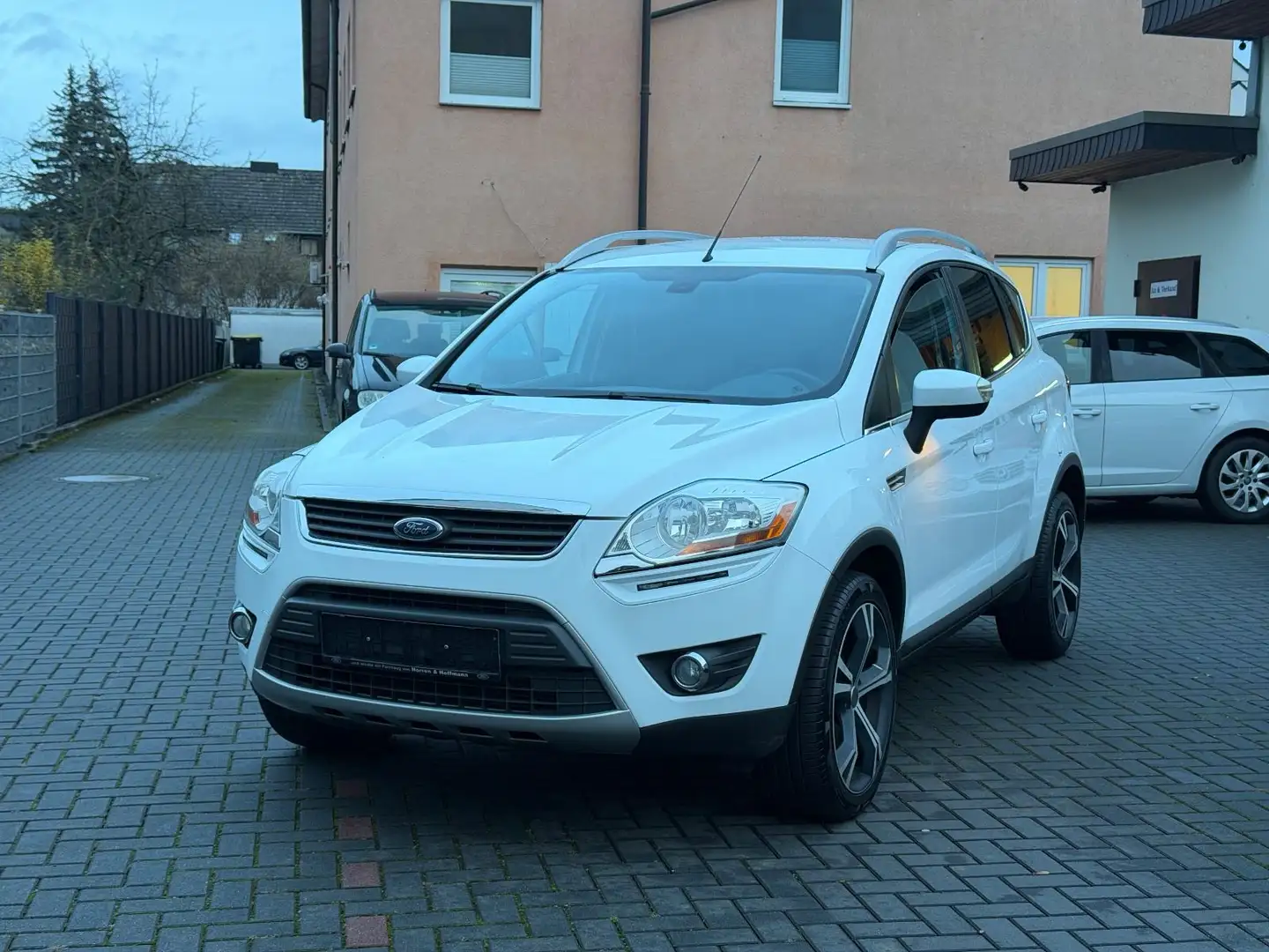 Ford Kuga Titanium*SERVICE&TÜV NEU*200PS* Blanc - 1