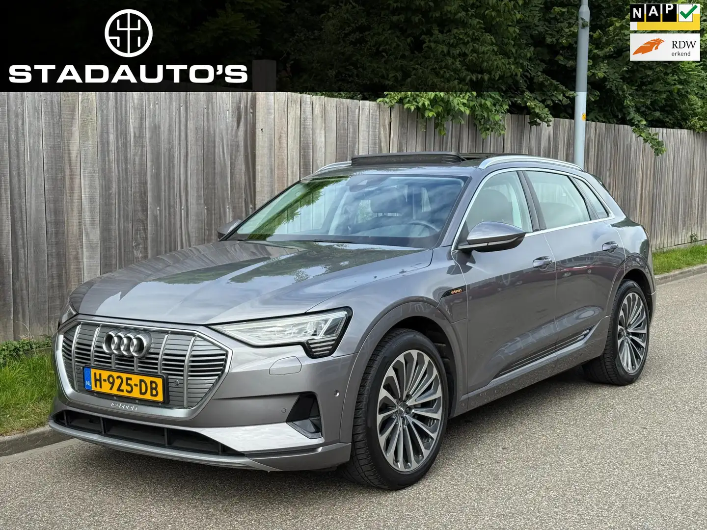 Audi e-tron E-tron 55 quattro advanced 95 kWh PANO NAP BTW! Grijs - 1