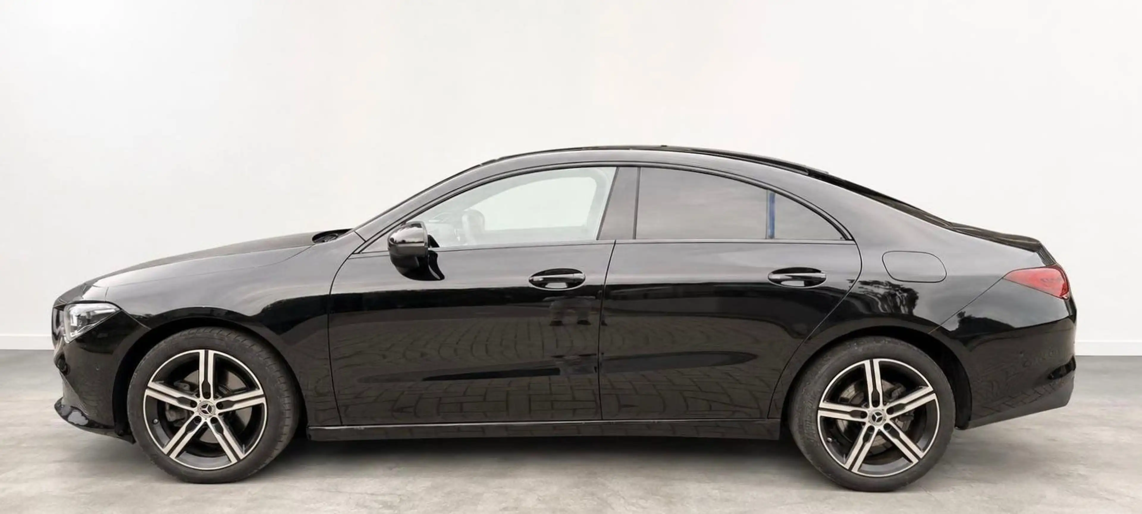 Mercedes-Benz CLA 220 d BURMESTER/NIGHT/KAMERA/LEDER/AMBIENTE — photo 2