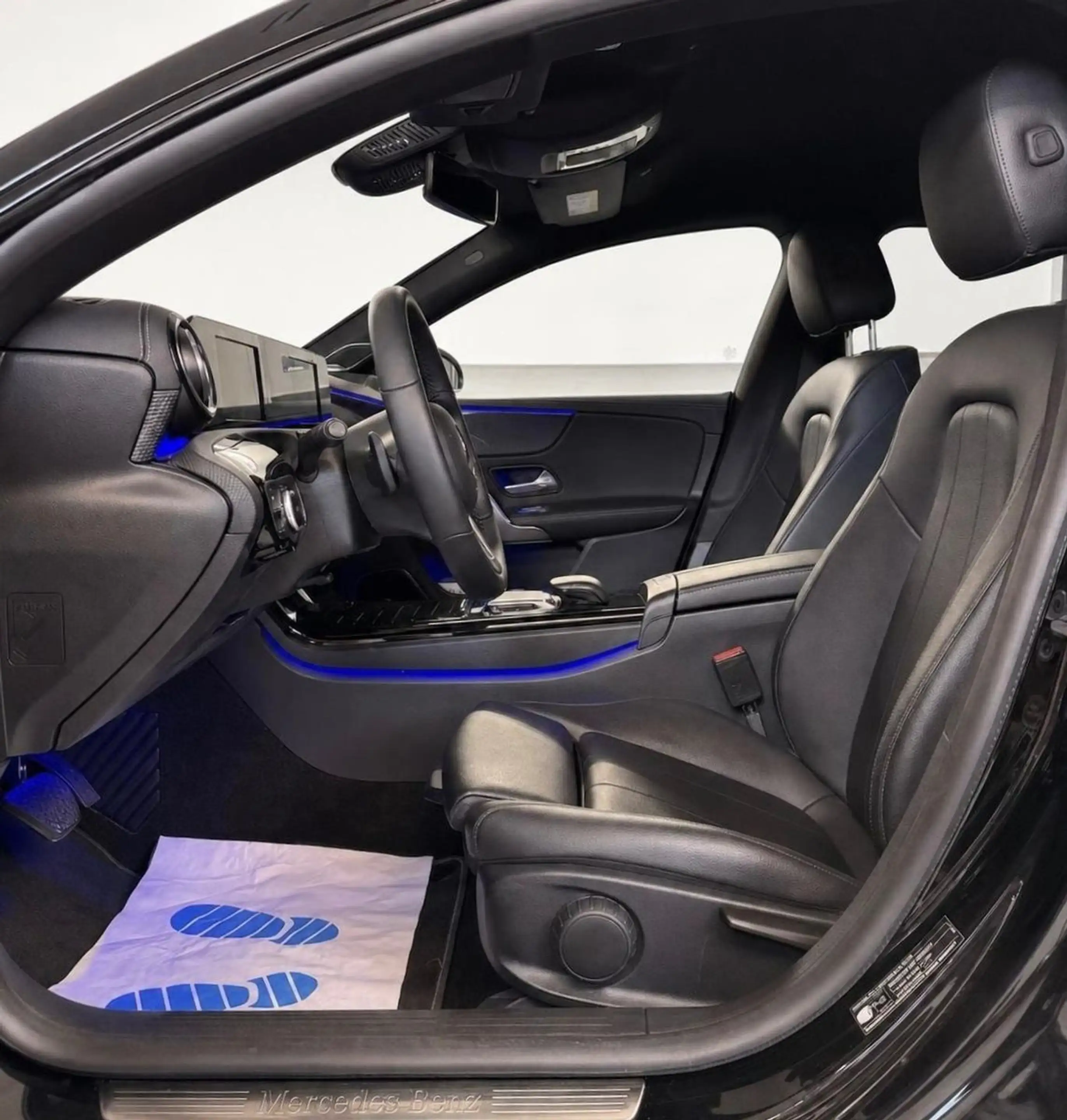 Mercedes-Benz CLA 220 d BURMESTER/NIGHT/KAMERA/LEDER/AMBIENTE — photo 10