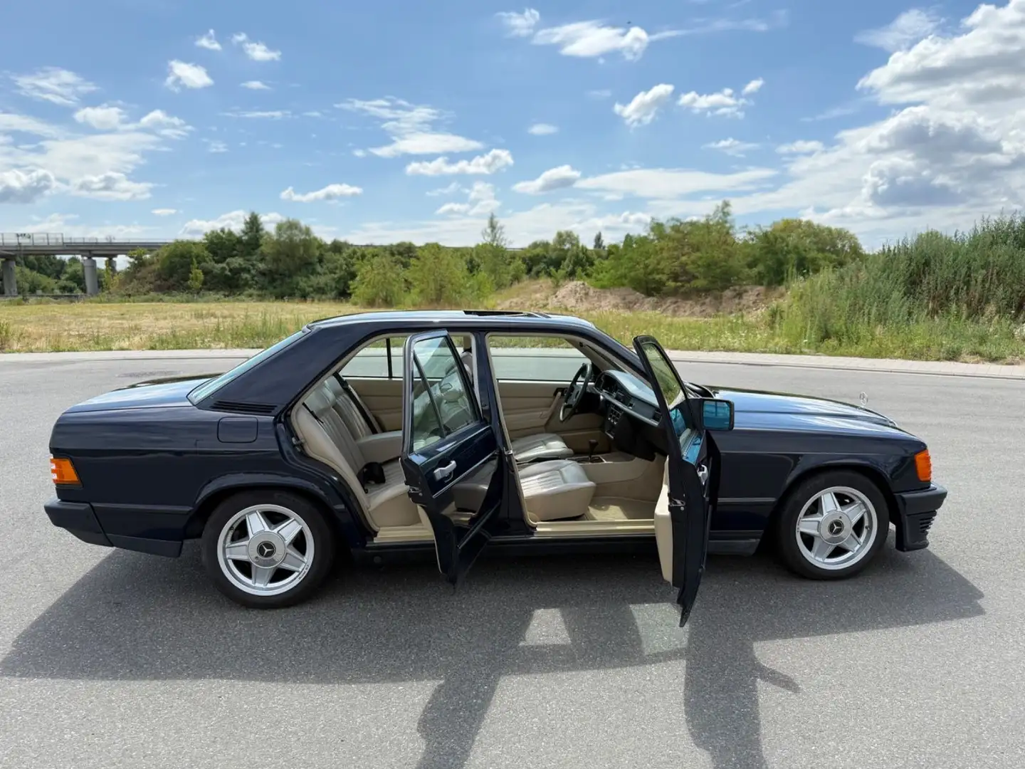 Mercedes-Benz 190 E 2.3 *2.HAND+DEUTSCHES FAHRZEUG+LEDER* Azul - 2