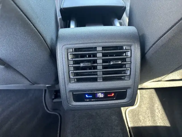 Volkswagen Golf view 21