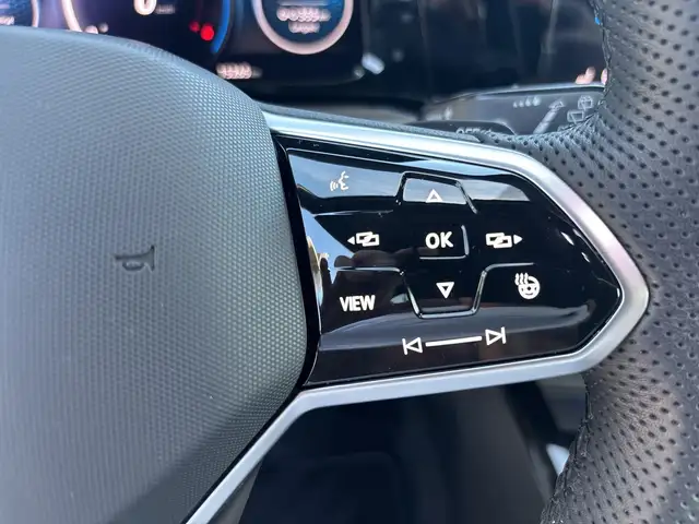 Volkswagen Golf view 17
