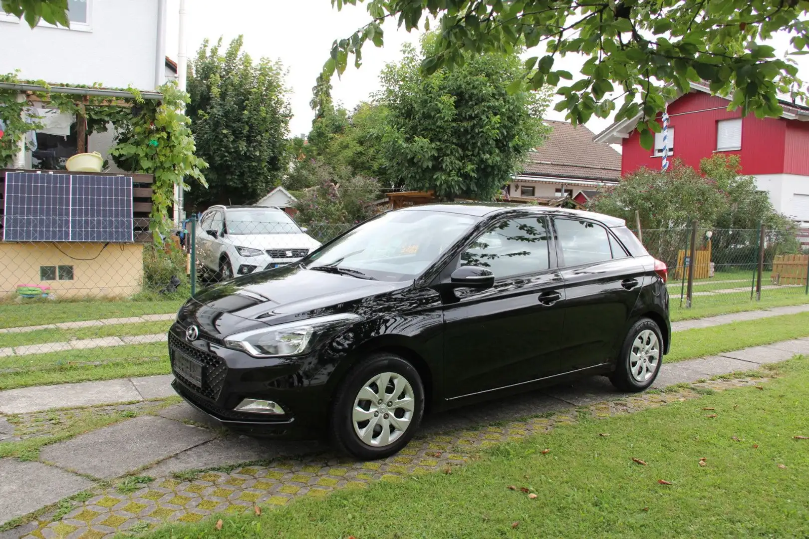 Hyundai i20 Classic KLIMA Schwarz - 1