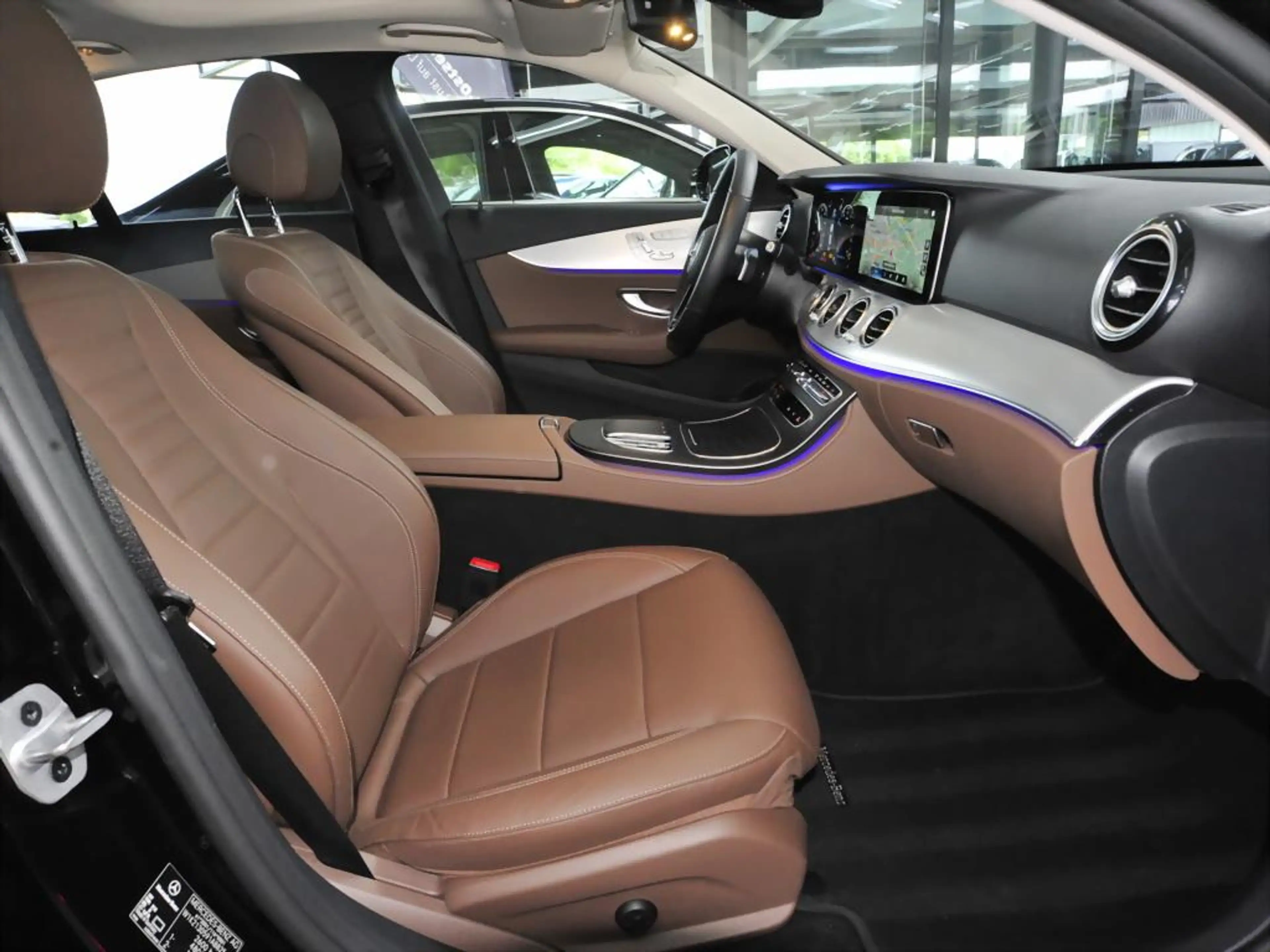 Mercedes-Benz E 450 4M AVANTGARDE 360 ACC PDC MULTIBEAM PANO — photo 12