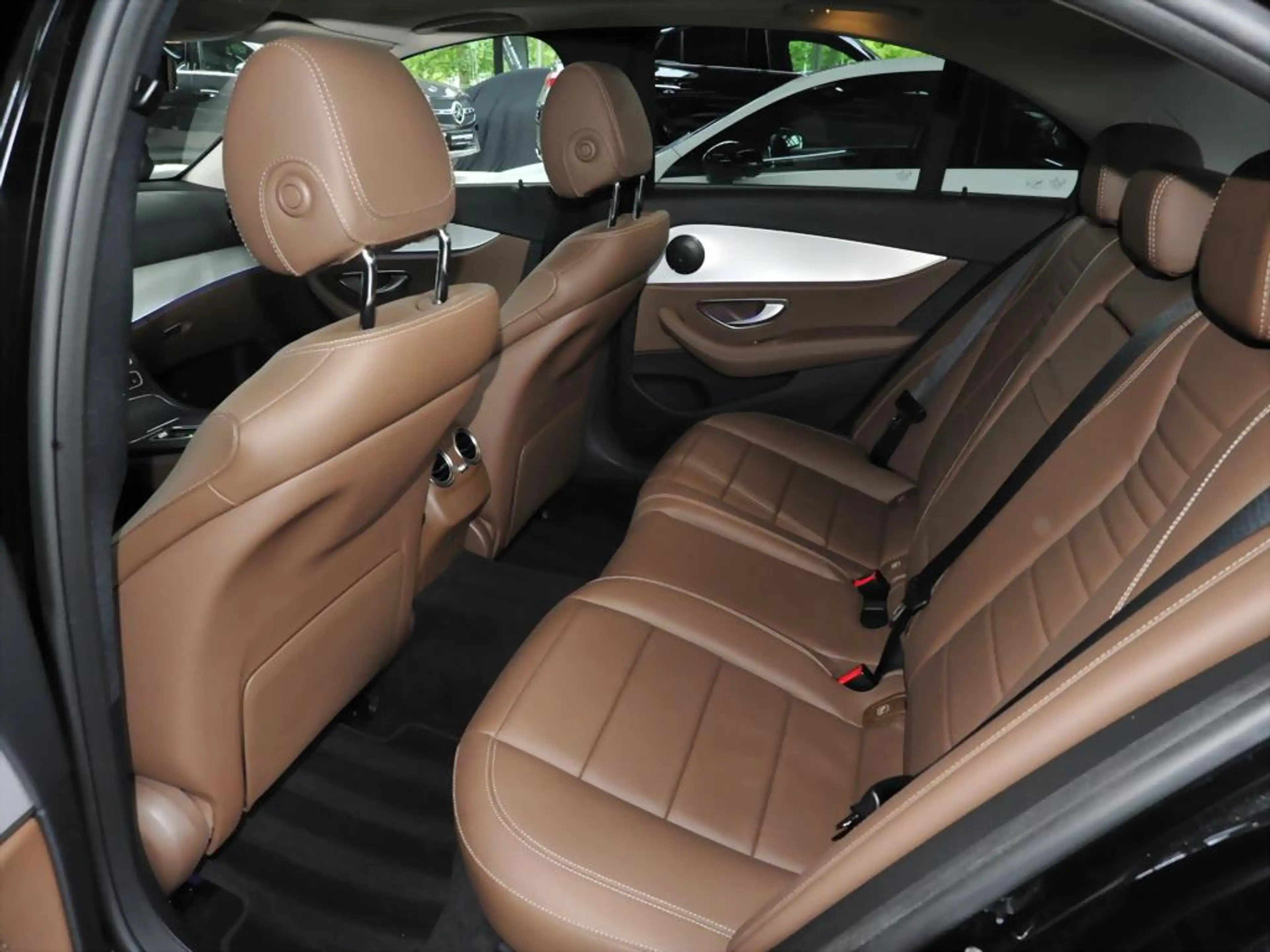 Mercedes-Benz E 450 4M AVANTGARDE 360 ACC PDC MULTIBEAM PANO — photo 13