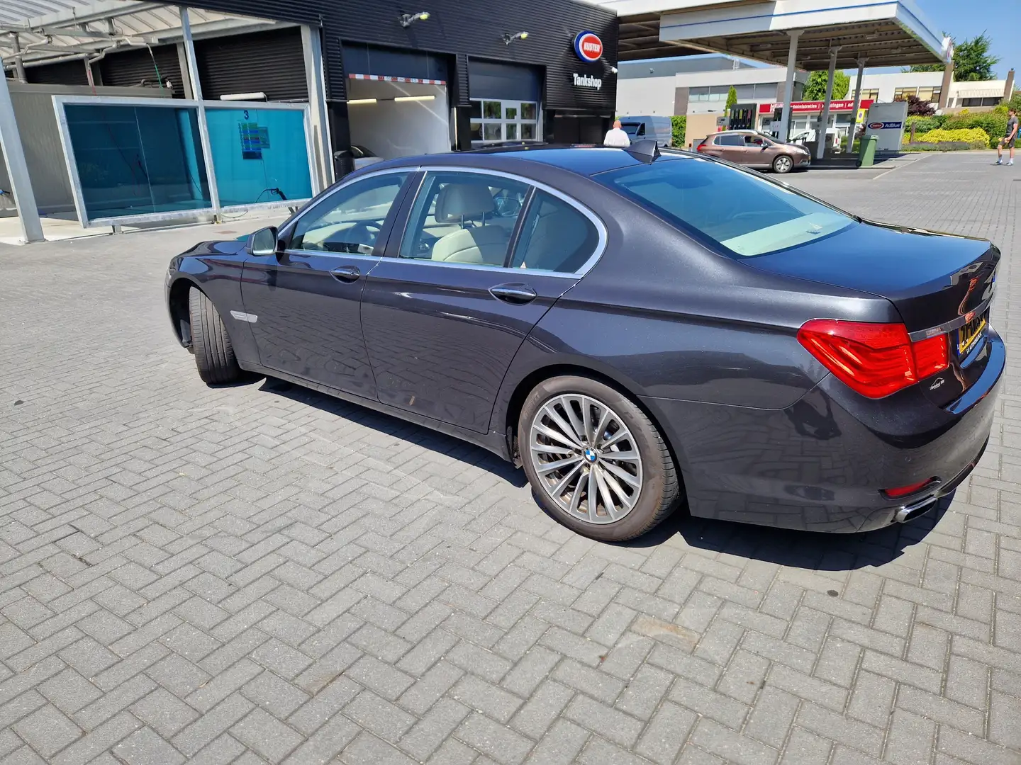 BMW 740 740 740i High Executive Zwart - 2
