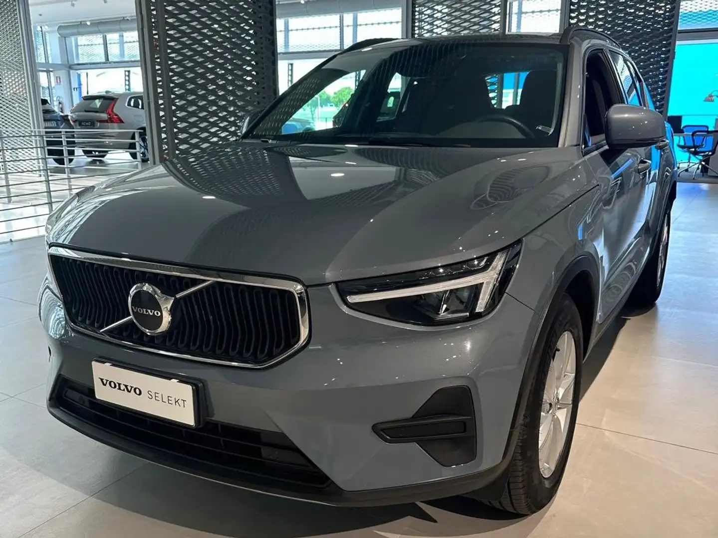 Volvo XC40 1.5 T2 Essential Gris - 2