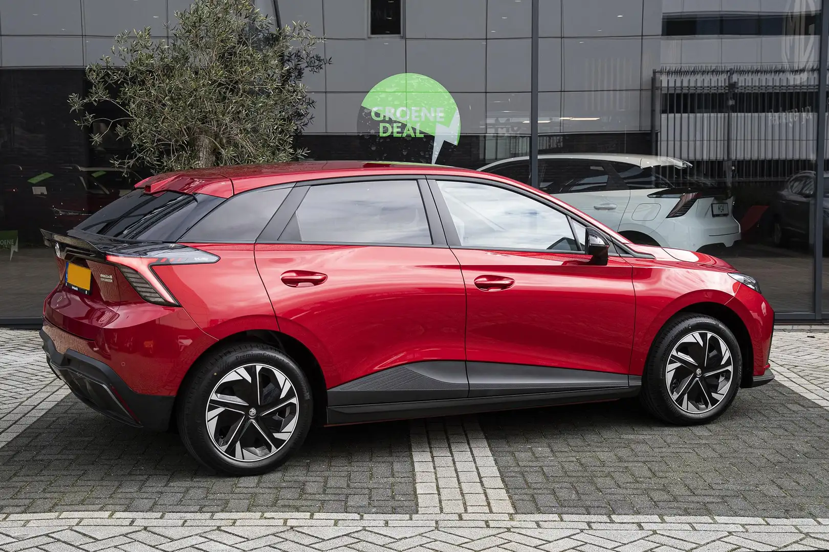 MG MG4 Standard 51 kWh | Private Lease vanaf € 399,- 72mn Piros - 2