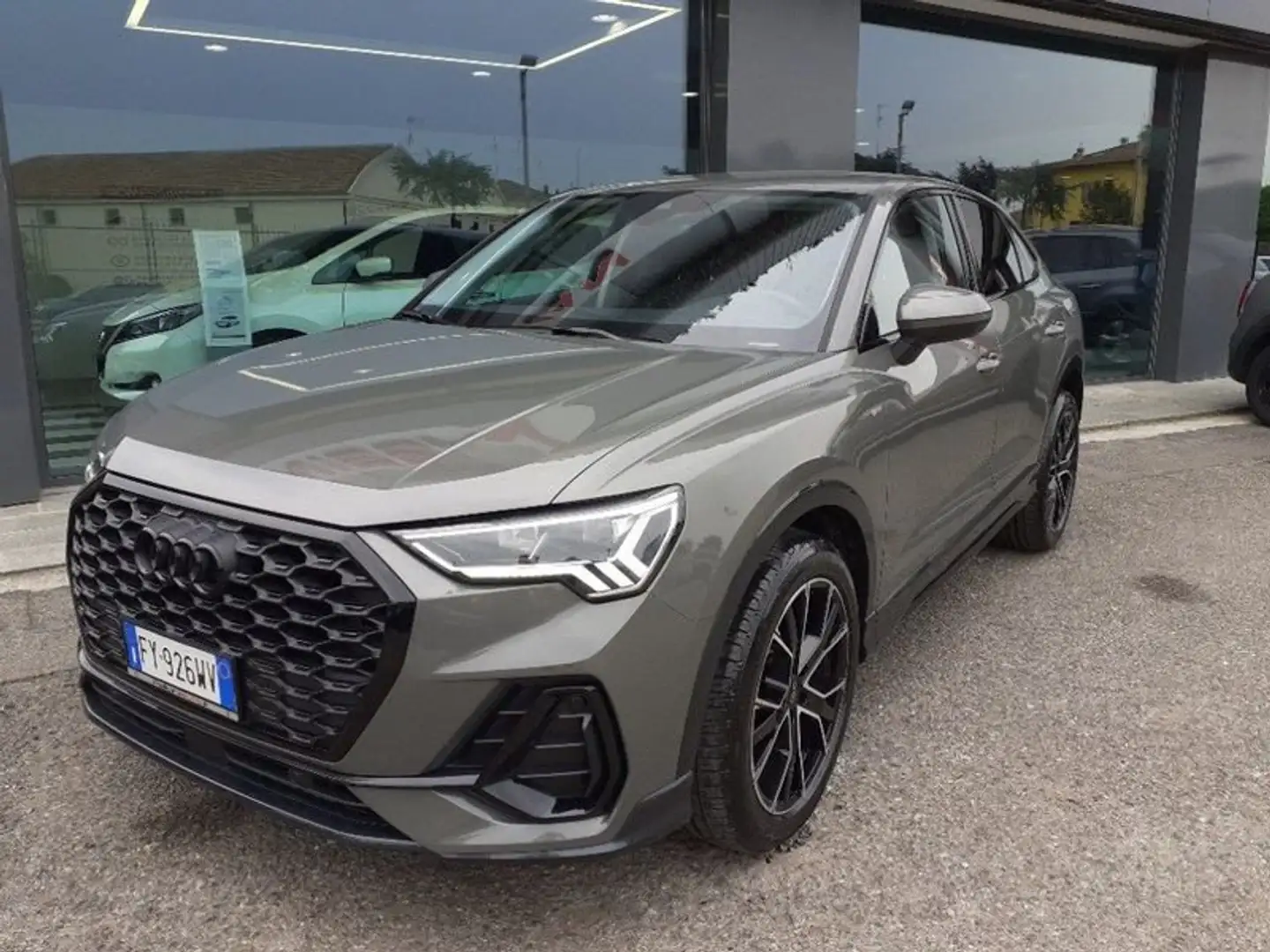 Audi Q3 SPB SPORTBACK 35 STRONIC S LINE CL19 BLACK LINE - 2