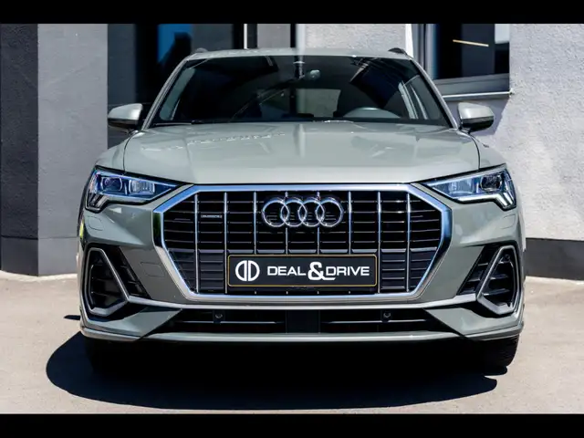 Audi Q3 view 5