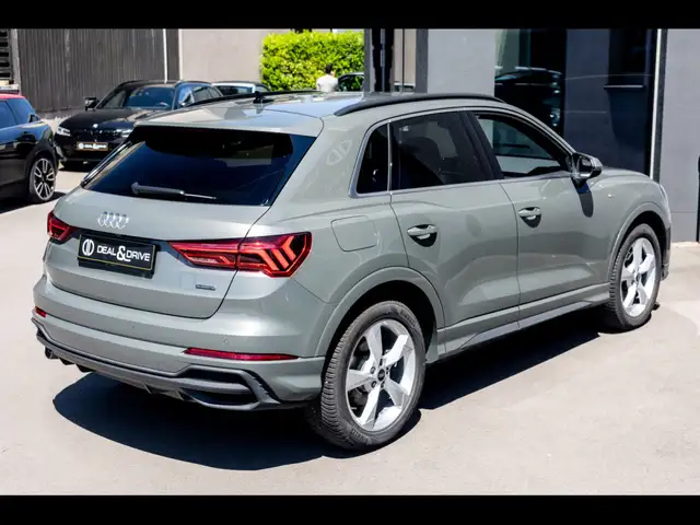 Audi Q3 view 7