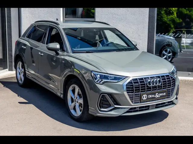 Audi Q3 view 6
