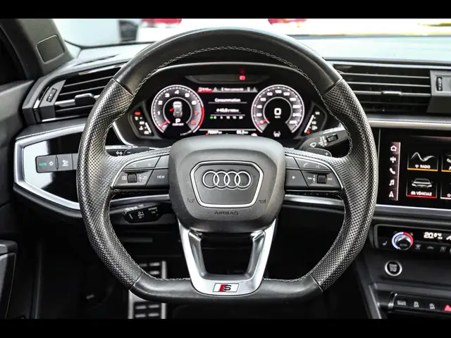 Audi Q3 view 12