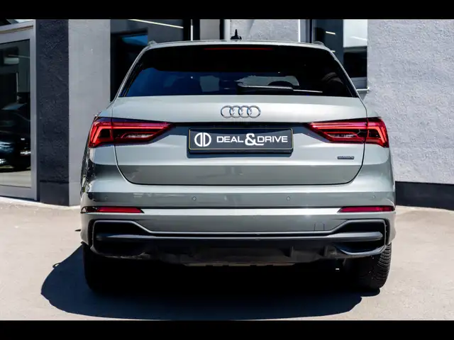 Audi Q3 view 4