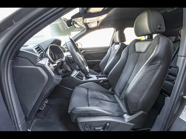 Audi Q3 view 11