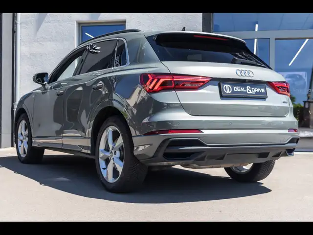 Audi Q3 view 3