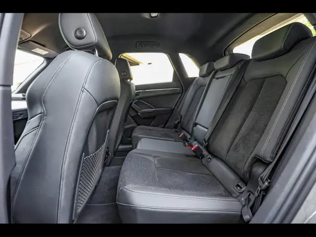 Audi Q3 view 13