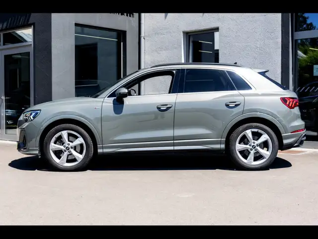 Audi Q3 view 2